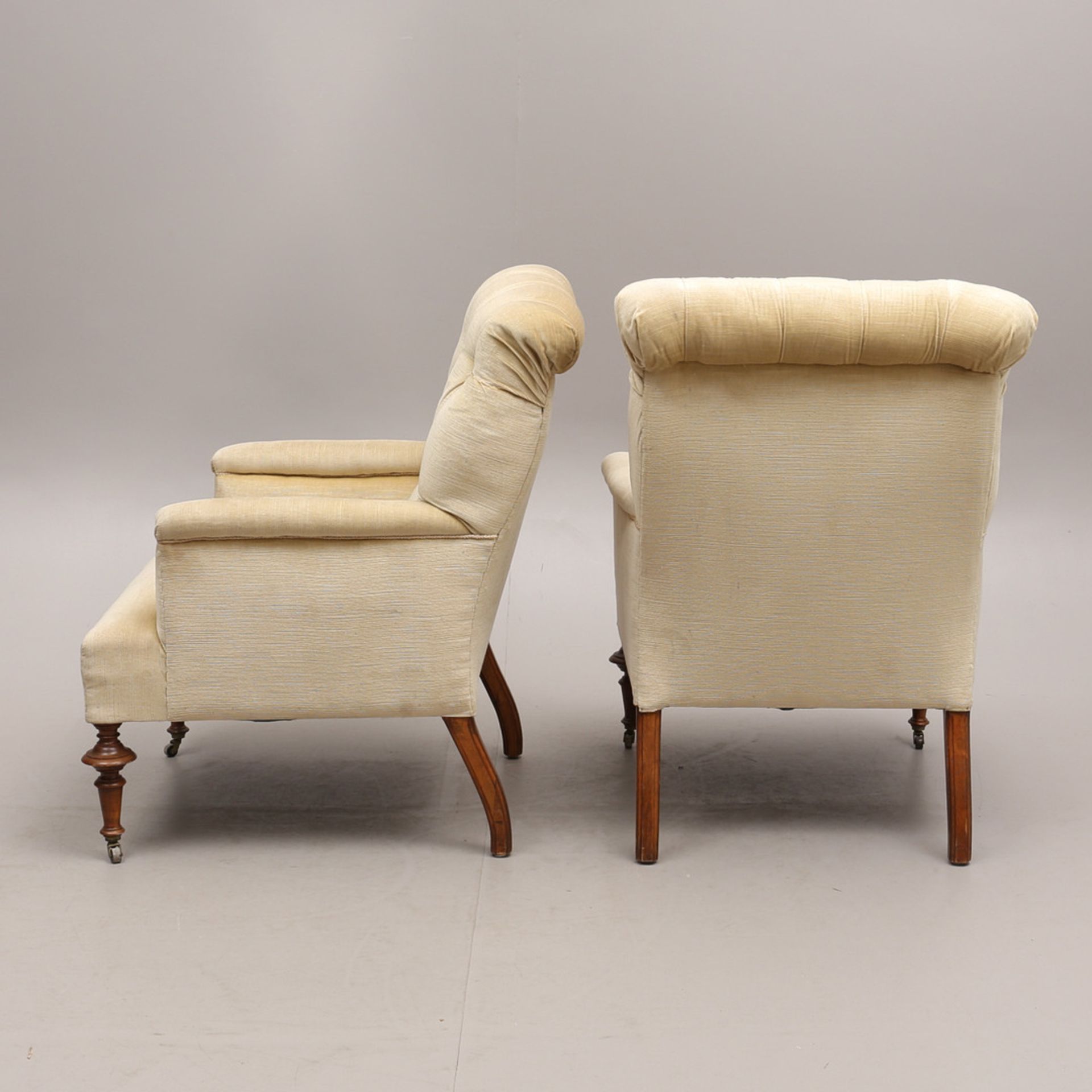 A PAIR OF 19TH CENTURY BUTTON BACK ARMCHAIRS - Image 2 of 4