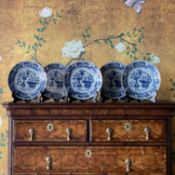 A SET OF FIVE 19TH CENTURY DELFT KRAAK GLAZED EARTHENWARE PLATES