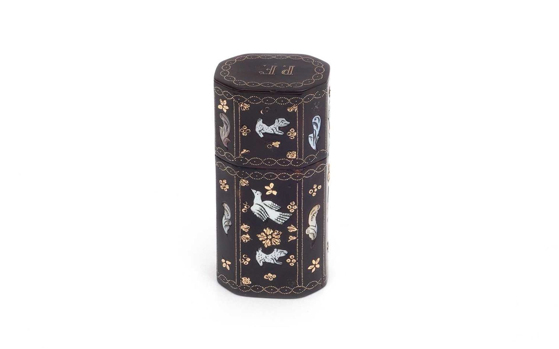 A FINE 18TH CENTURY NEAPOLITAN GOLD PIQUE AND MOTHER OF PEARL INLAID BOX - Bild 4 aus 6