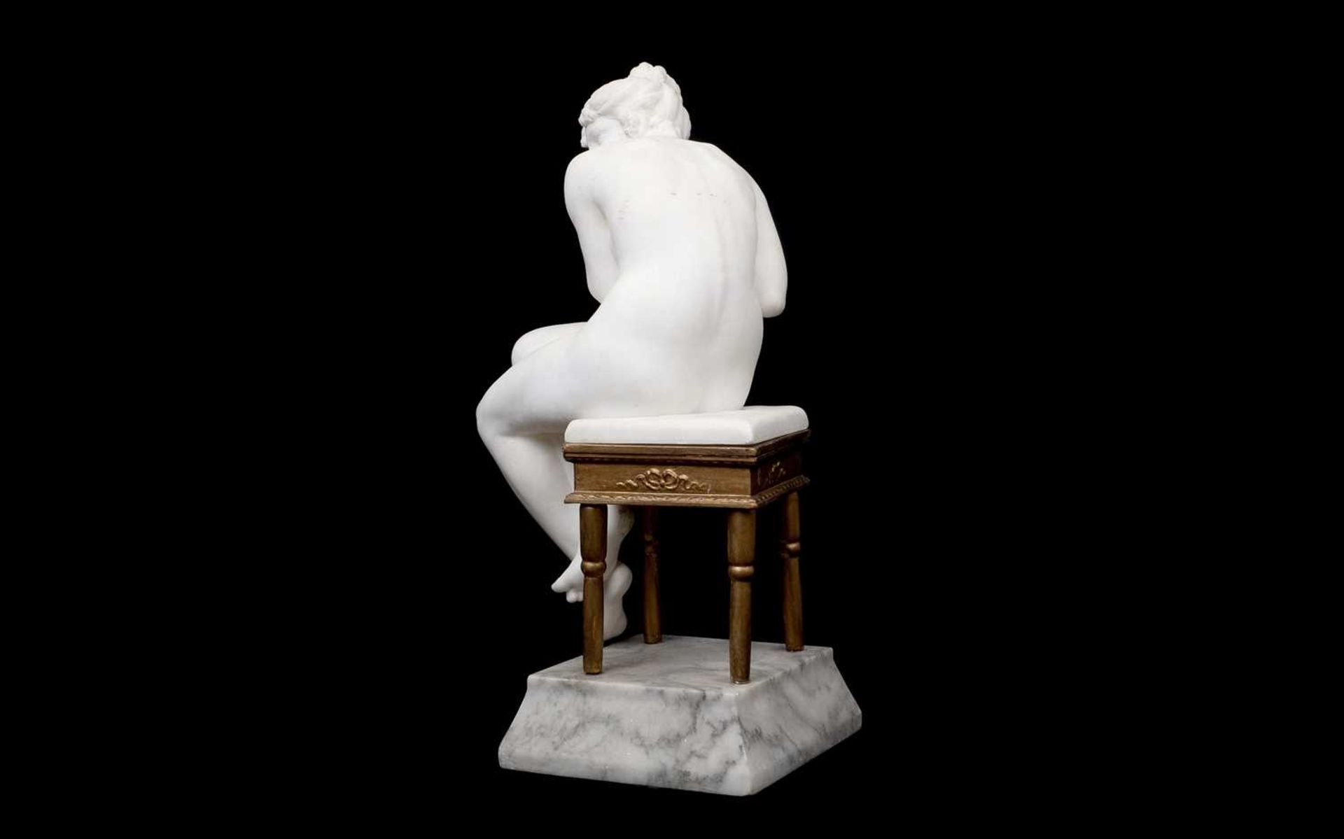 A LATE 19TH CENTURY ITALIAN ALABASTER FIGURE OF A NUDE GIRL ON A STOOL - Image 3 of 4