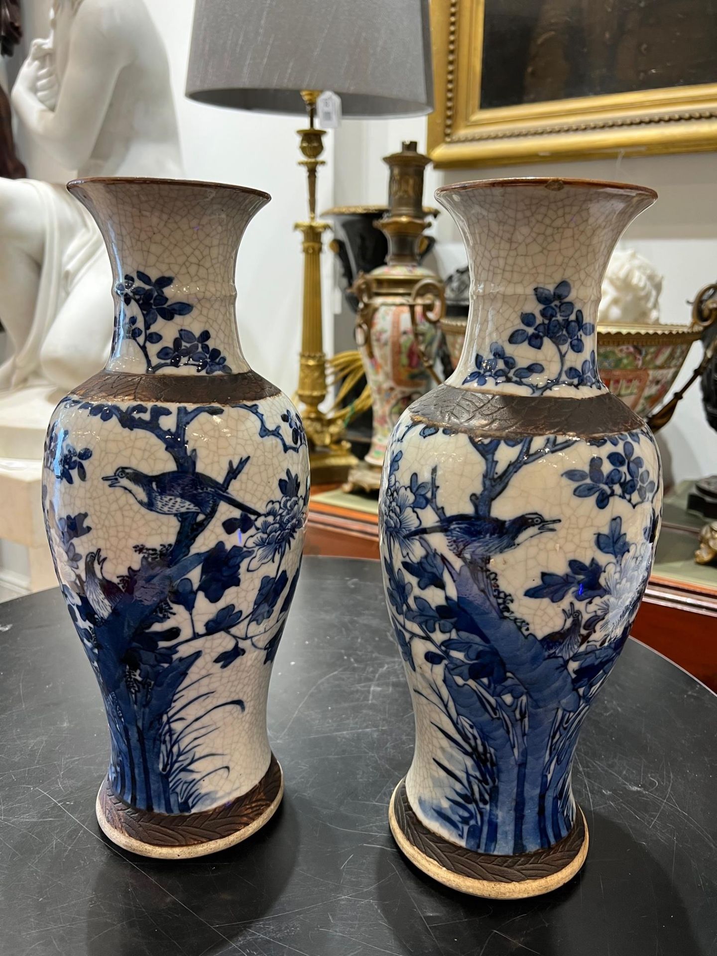 A PAIR OF EARLY 20TH CENTURY CHINESE BLUE AND WHITE PORCELAIN VASES - Image 4 of 11