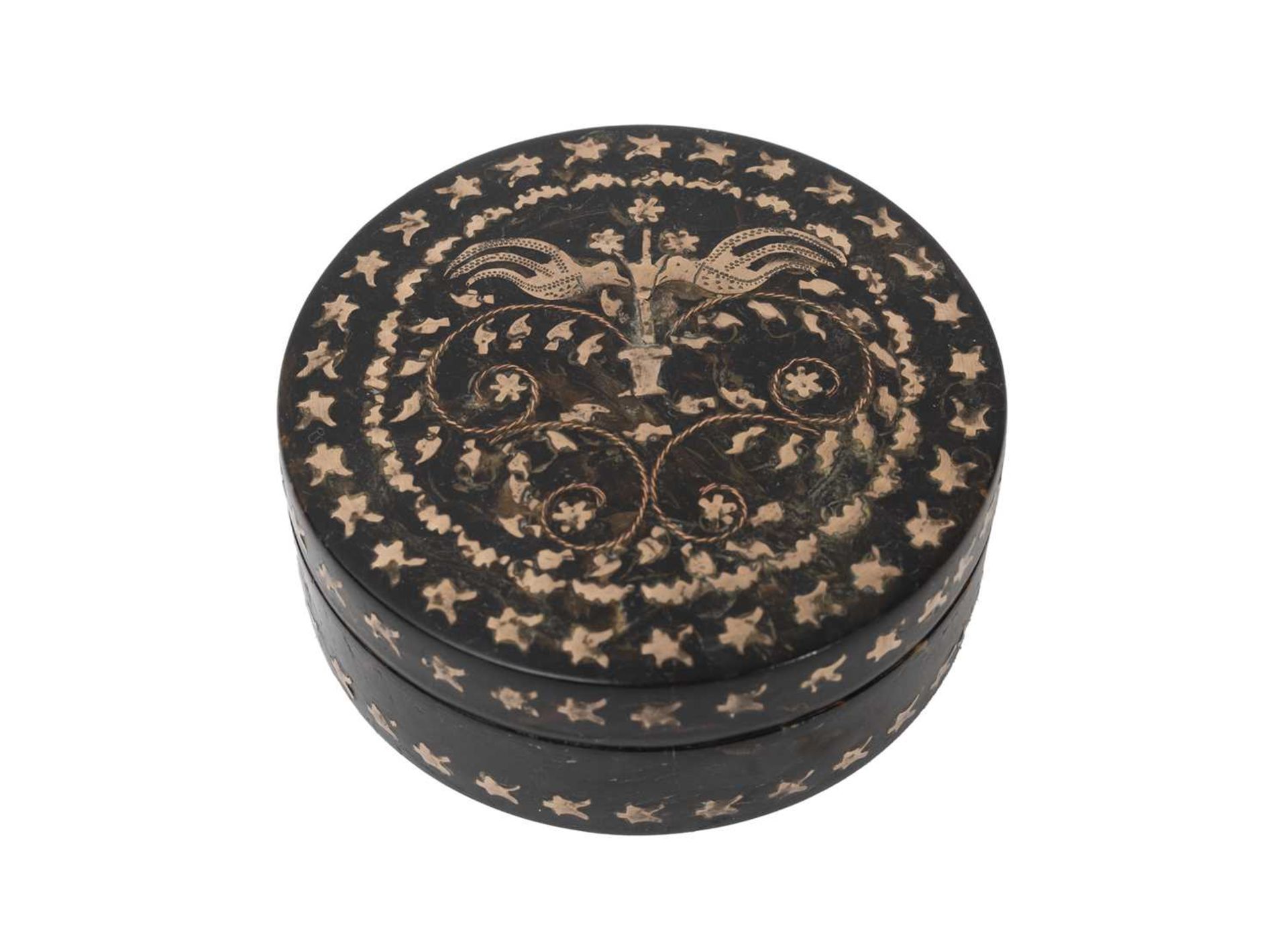 A 19TH CENTURY ITALIAN TORTOISESHELL AND PIQUE WORK SNUFF BOX