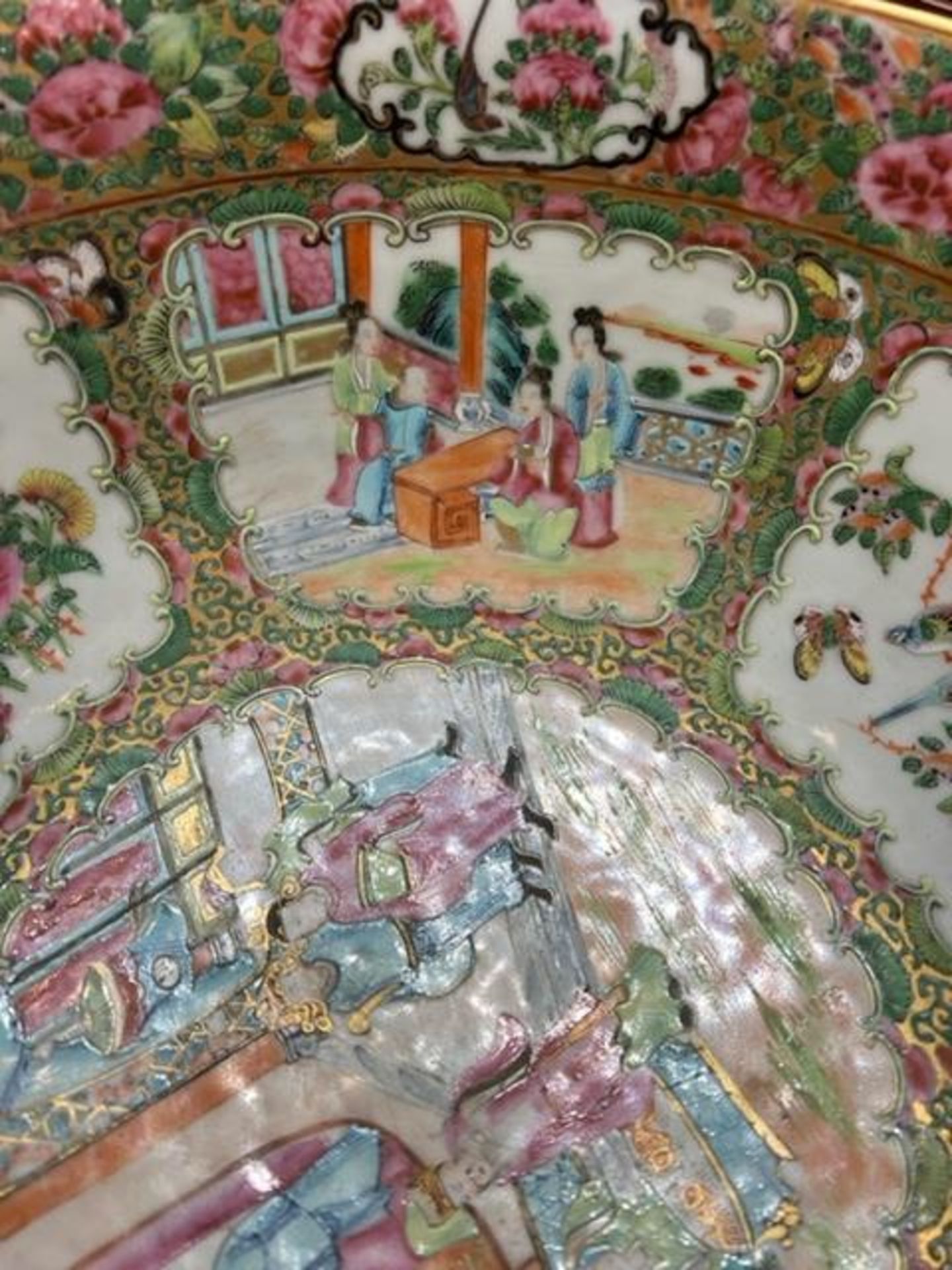 A LARGE LATE 19TH CENTURY CHINESE CANTON PORCELAIN BOWL - Image 10 of 20