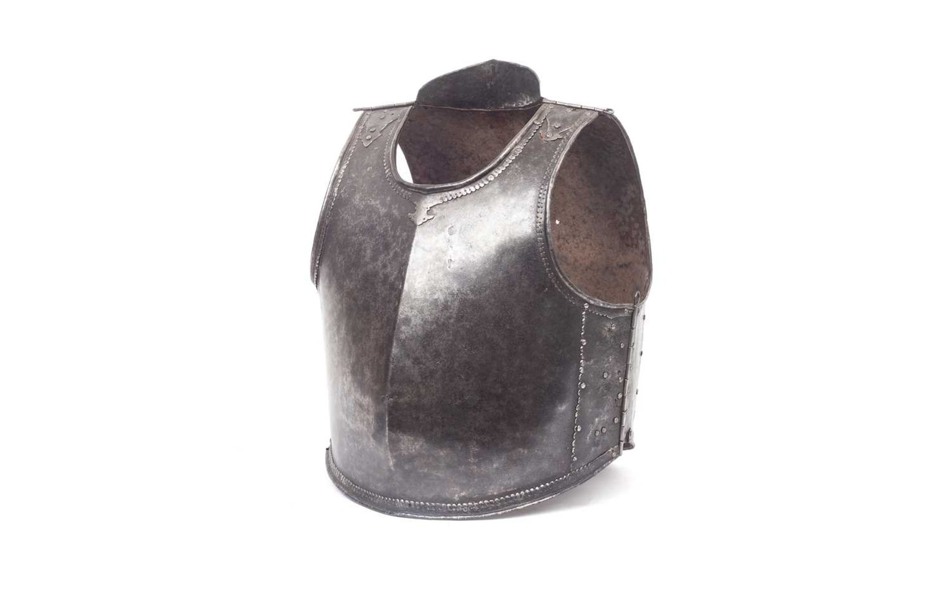 A RARE 17TH / 18TH CENTURY INDIAN WATERED STEEL CUIRASS - Image 4 of 4