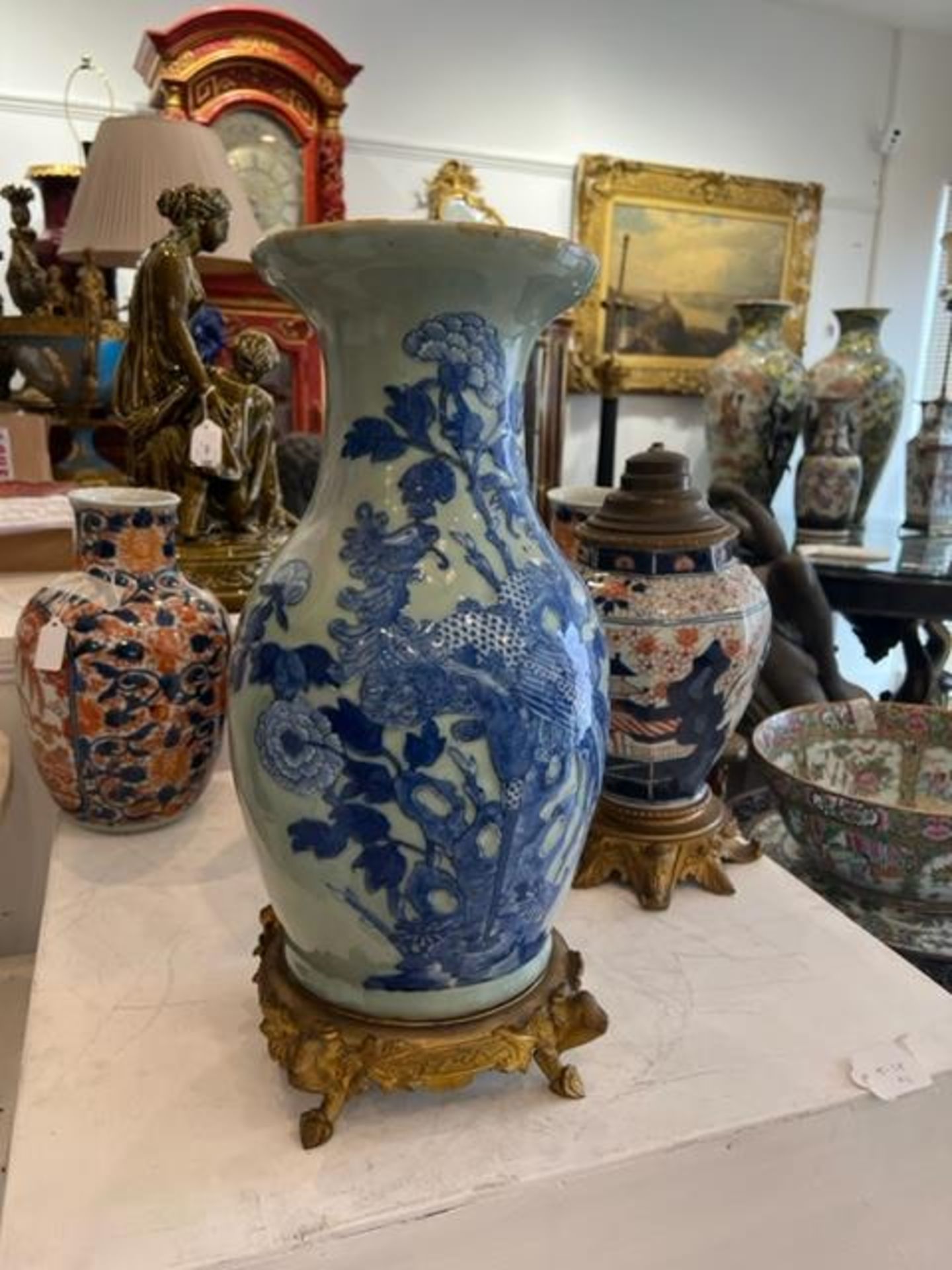 A 19TH CENTURY CHINESE QING PERIOD CELADON AND BLUE PORCELAIN AND ORMOLU VASE - Image 11 of 15