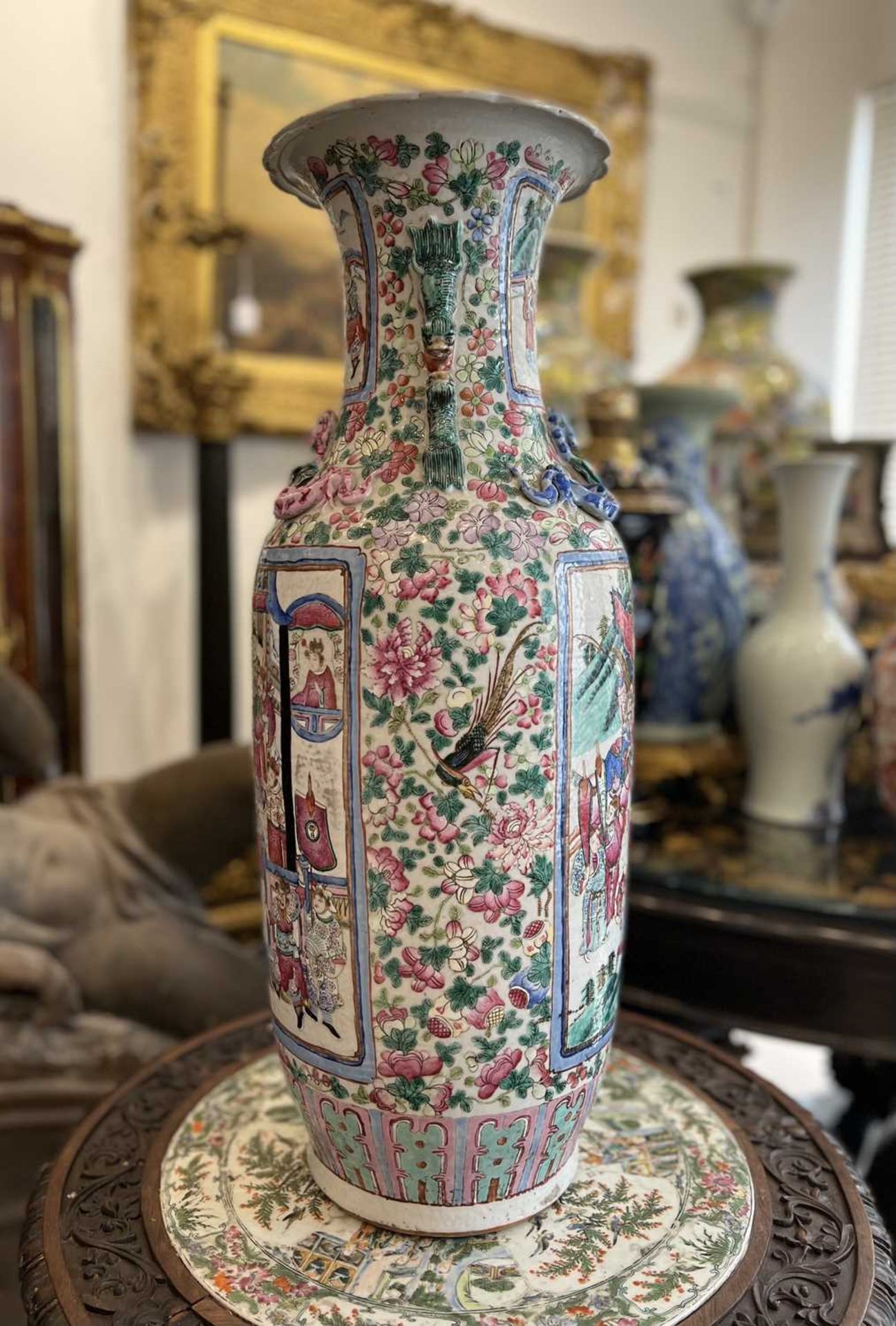 A LARGE LATE 19TH CENTURY CHINESE FAMILLE ROSE PORCELAIN VASE - Image 4 of 18