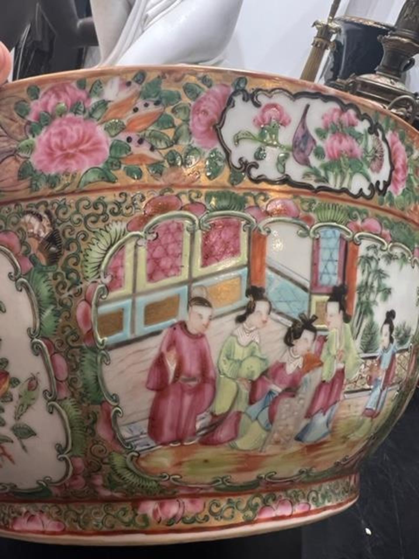 A LARGE LATE 19TH CENTURY CHINESE CANTON PORCELAIN BOWL - Image 20 of 20