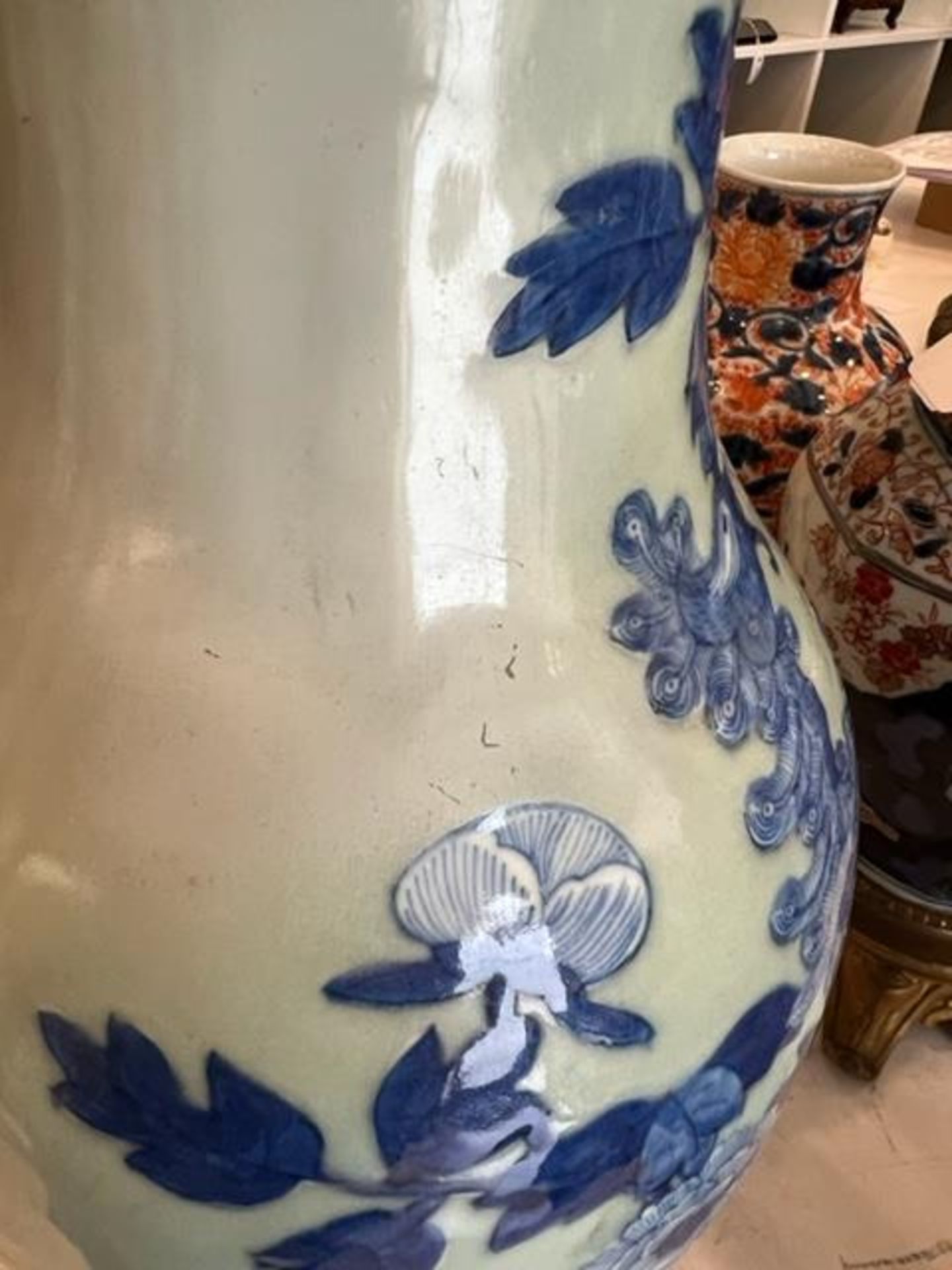 A 19TH CENTURY CHINESE QING PERIOD CELADON AND BLUE PORCELAIN AND ORMOLU VASE - Image 15 of 15