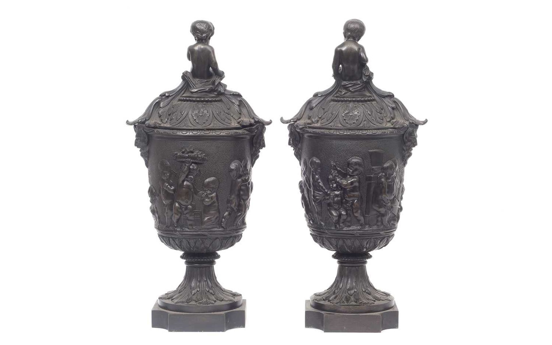 A PAIR OF 19TH CENTURY FRENCH BRONZE CLASSICAL LIDDED URNS - Image 2 of 5