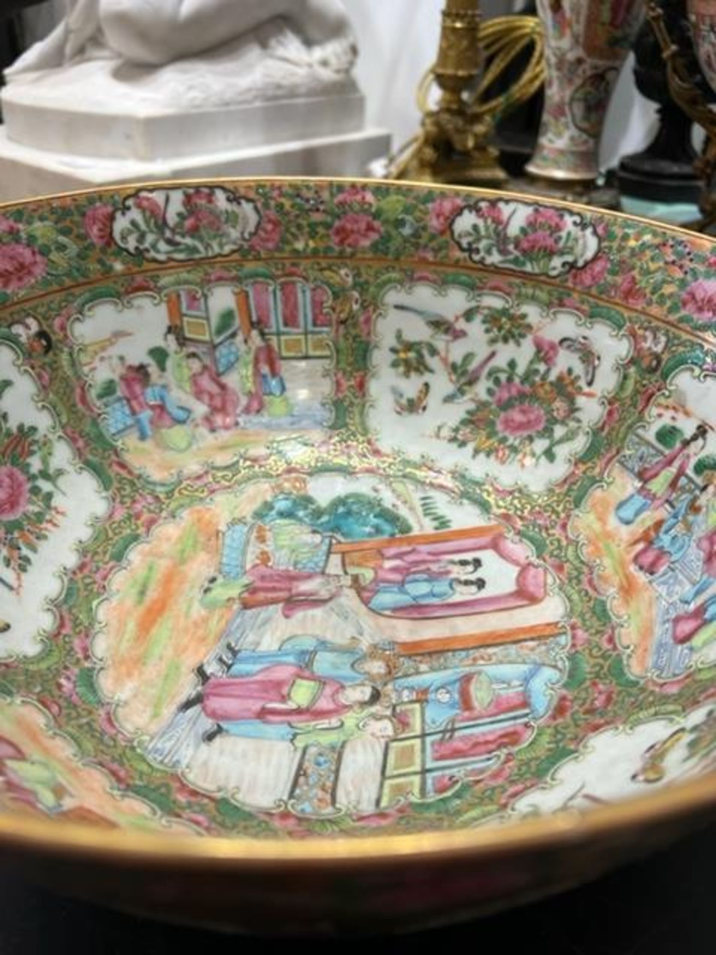 A LARGE LATE 19TH CENTURY CHINESE CANTON PORCELAIN BOWL - Image 18 of 20