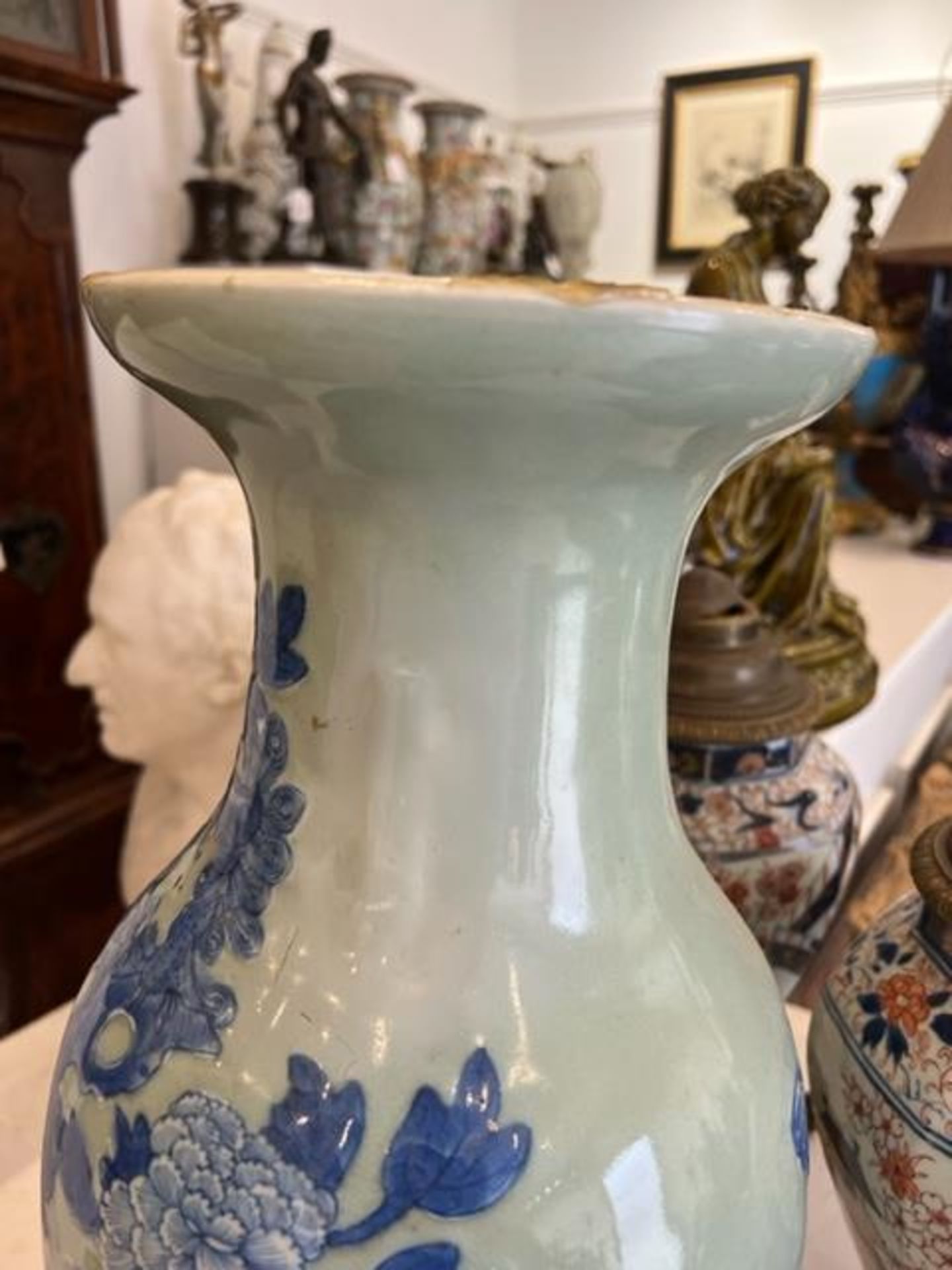 A 19TH CENTURY CHINESE QING PERIOD CELADON AND BLUE PORCELAIN AND ORMOLU VASE - Image 10 of 15