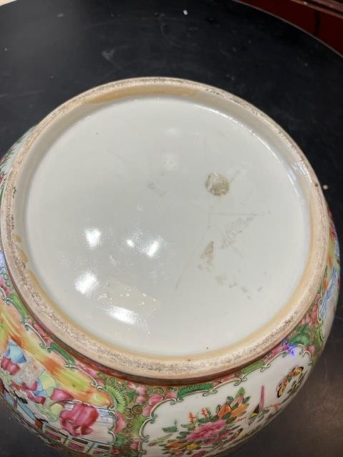 A LARGE LATE 19TH CENTURY CHINESE CANTON PORCELAIN BOWL - Image 8 of 20