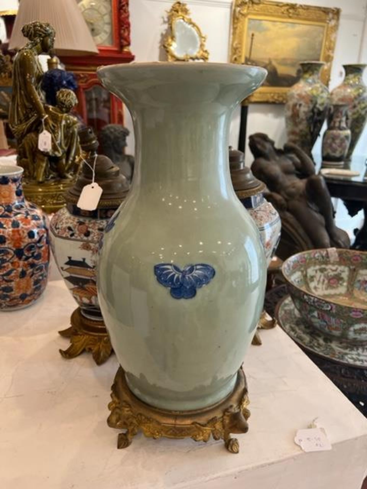 A 19TH CENTURY CHINESE QING PERIOD CELADON AND BLUE PORCELAIN AND ORMOLU VASE - Image 4 of 15