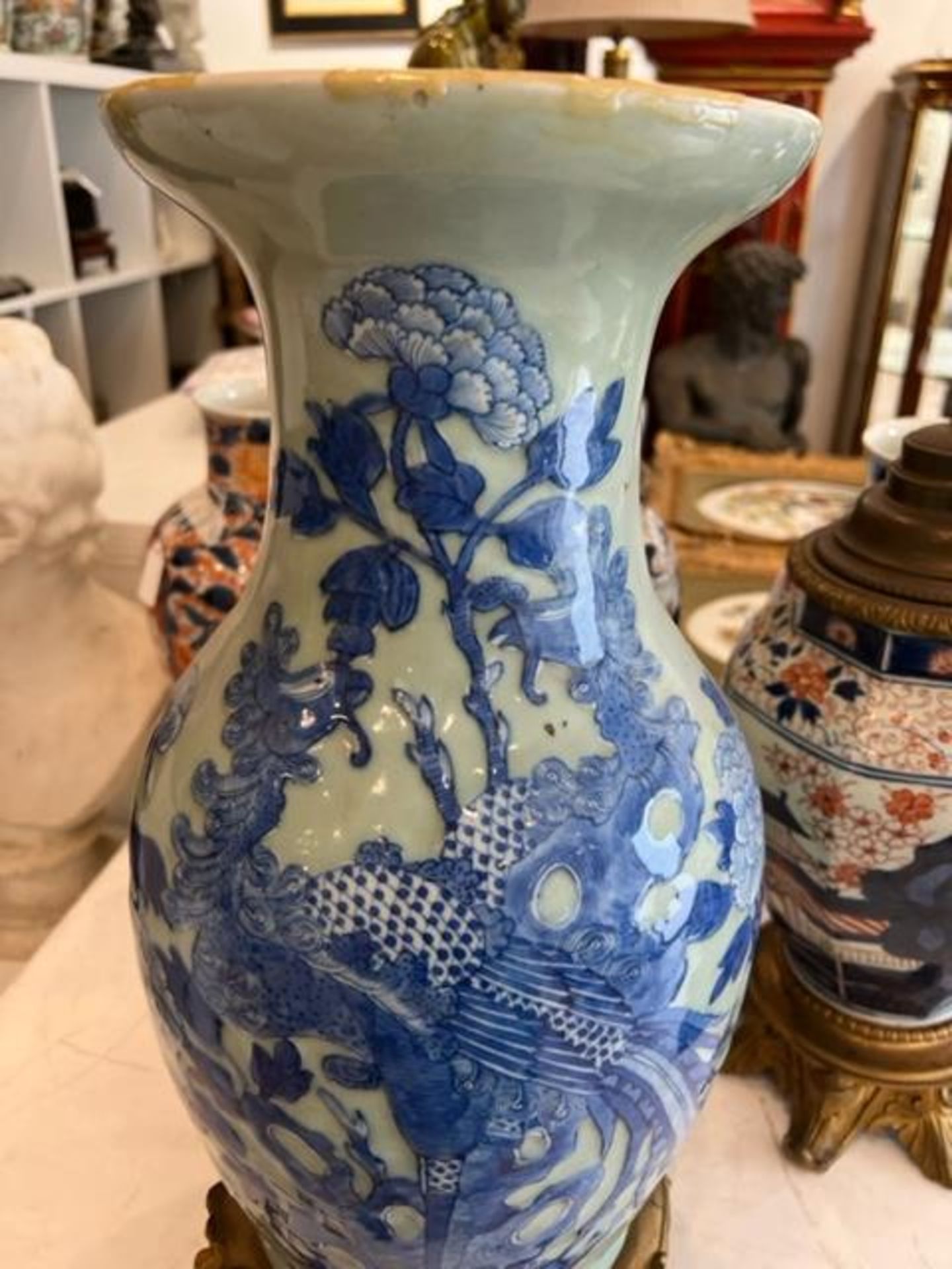 A 19TH CENTURY CHINESE QING PERIOD CELADON AND BLUE PORCELAIN AND ORMOLU VASE - Image 6 of 15