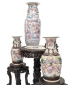 A LARGE LATE 19TH CENTURY CHINESE FAMILLE ROSE PORCELAIN VASE