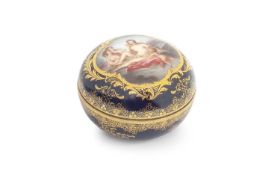 A 19TH CENTURY PORCELAIN PILL BOX DECORATED WITH VENUS AND AMOR