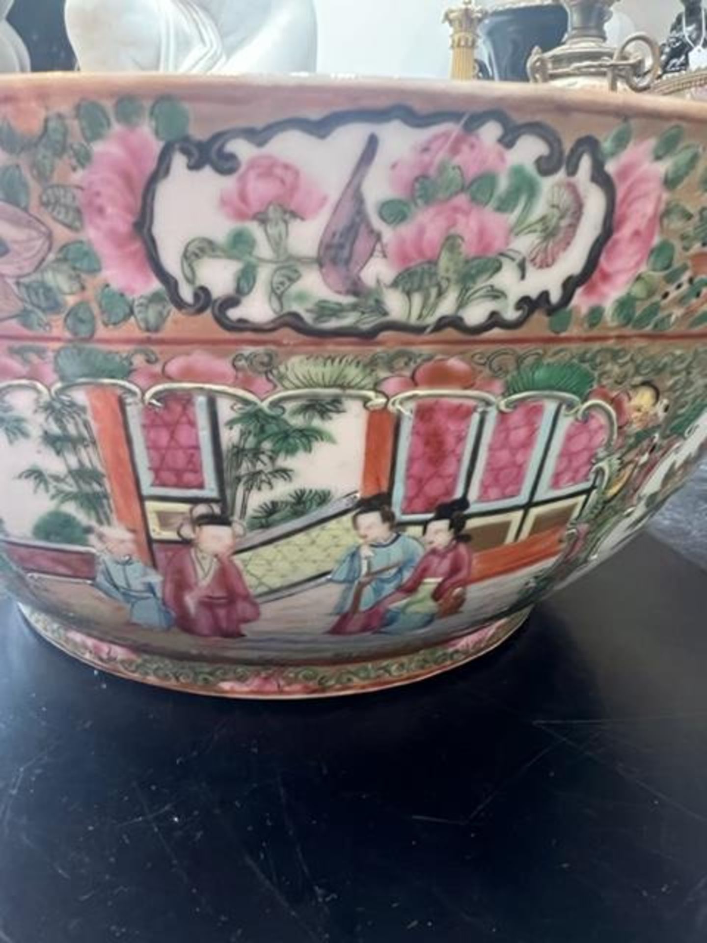 A LARGE LATE 19TH CENTURY CHINESE CANTON PORCELAIN BOWL - Image 17 of 20