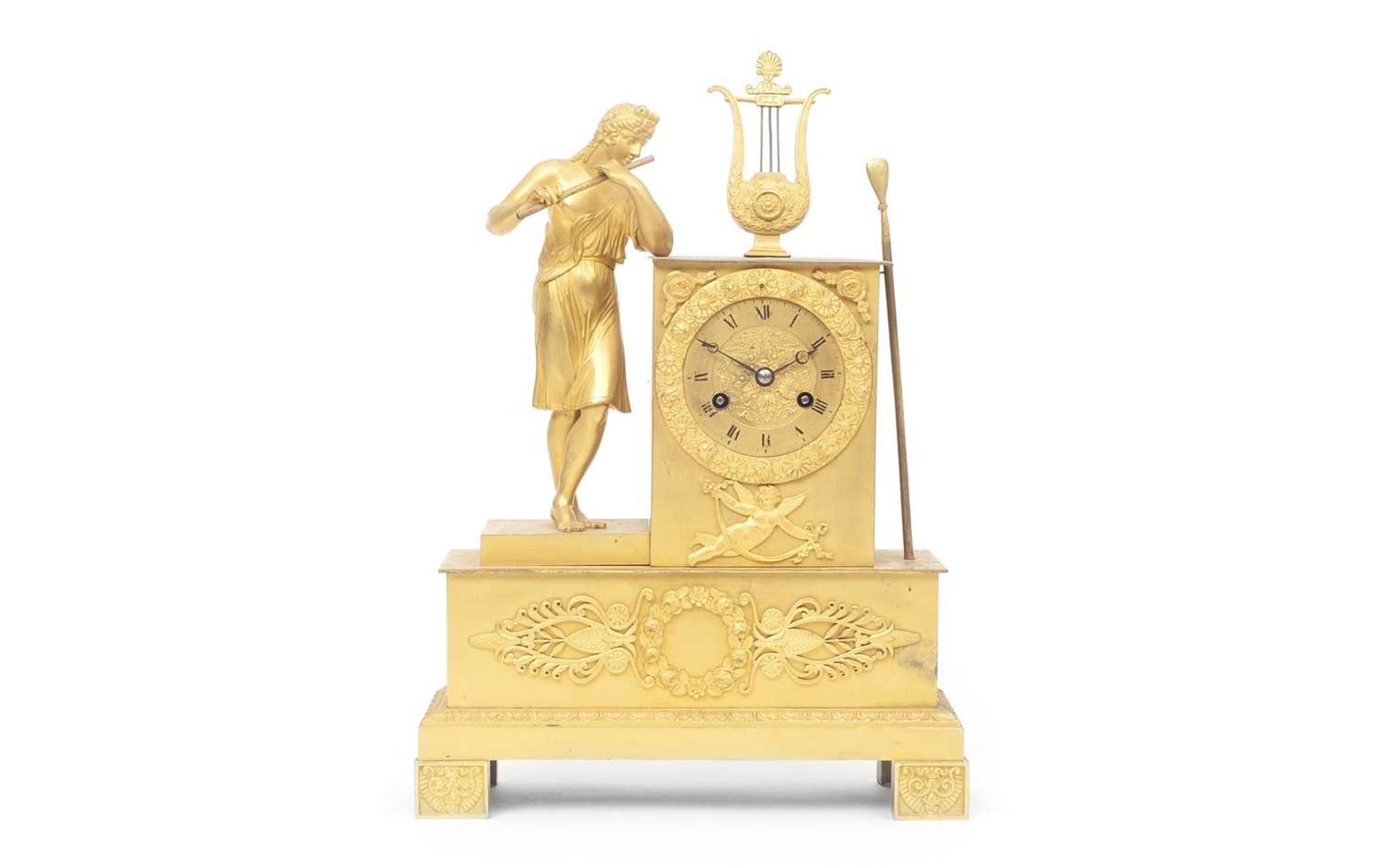 AN EARLY 19TH CENTURY EMPIRE PERIOD GILT BRONZE MANTEL CLOCK