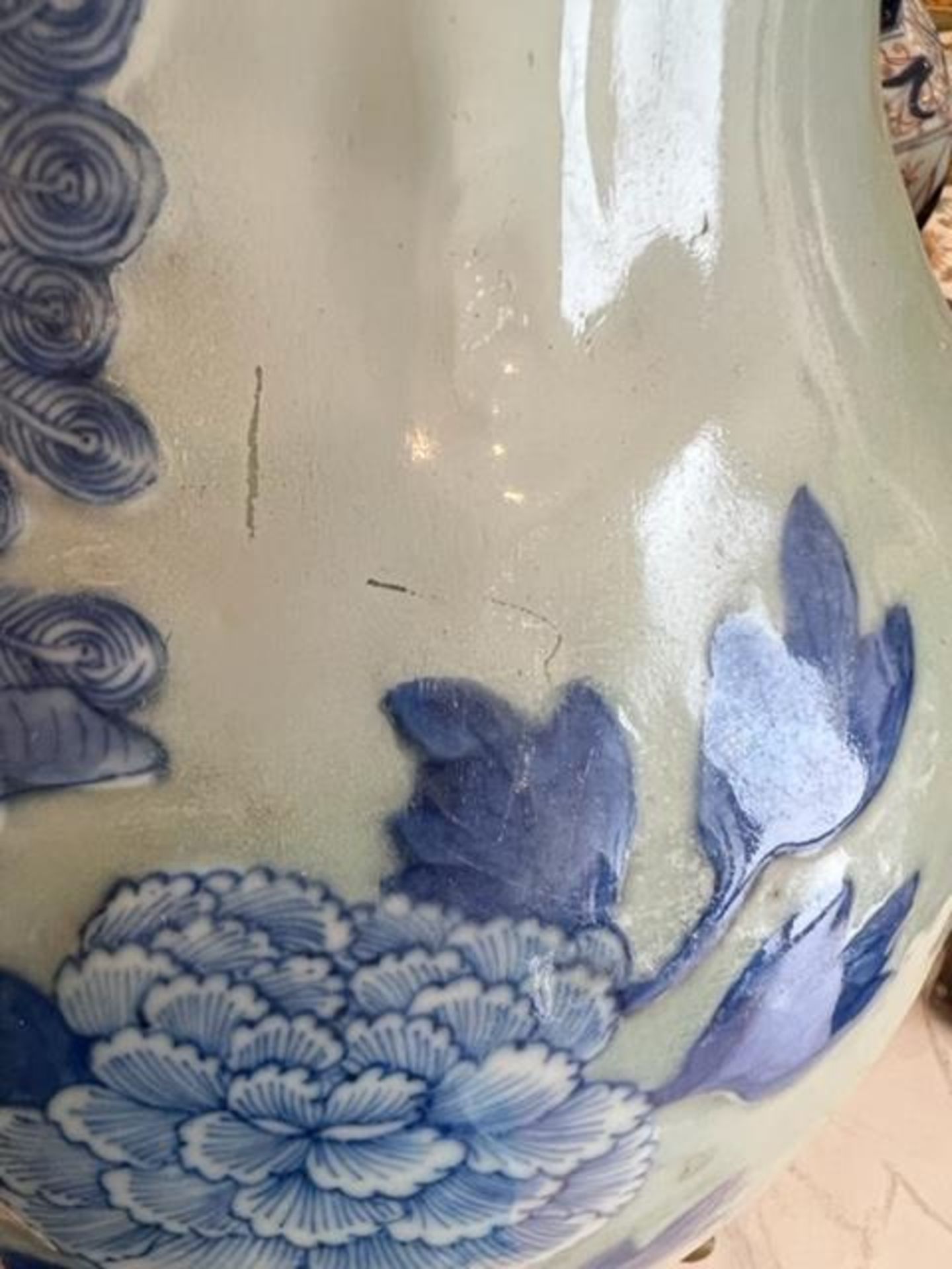 A 19TH CENTURY CHINESE QING PERIOD CELADON AND BLUE PORCELAIN AND ORMOLU VASE - Image 14 of 15