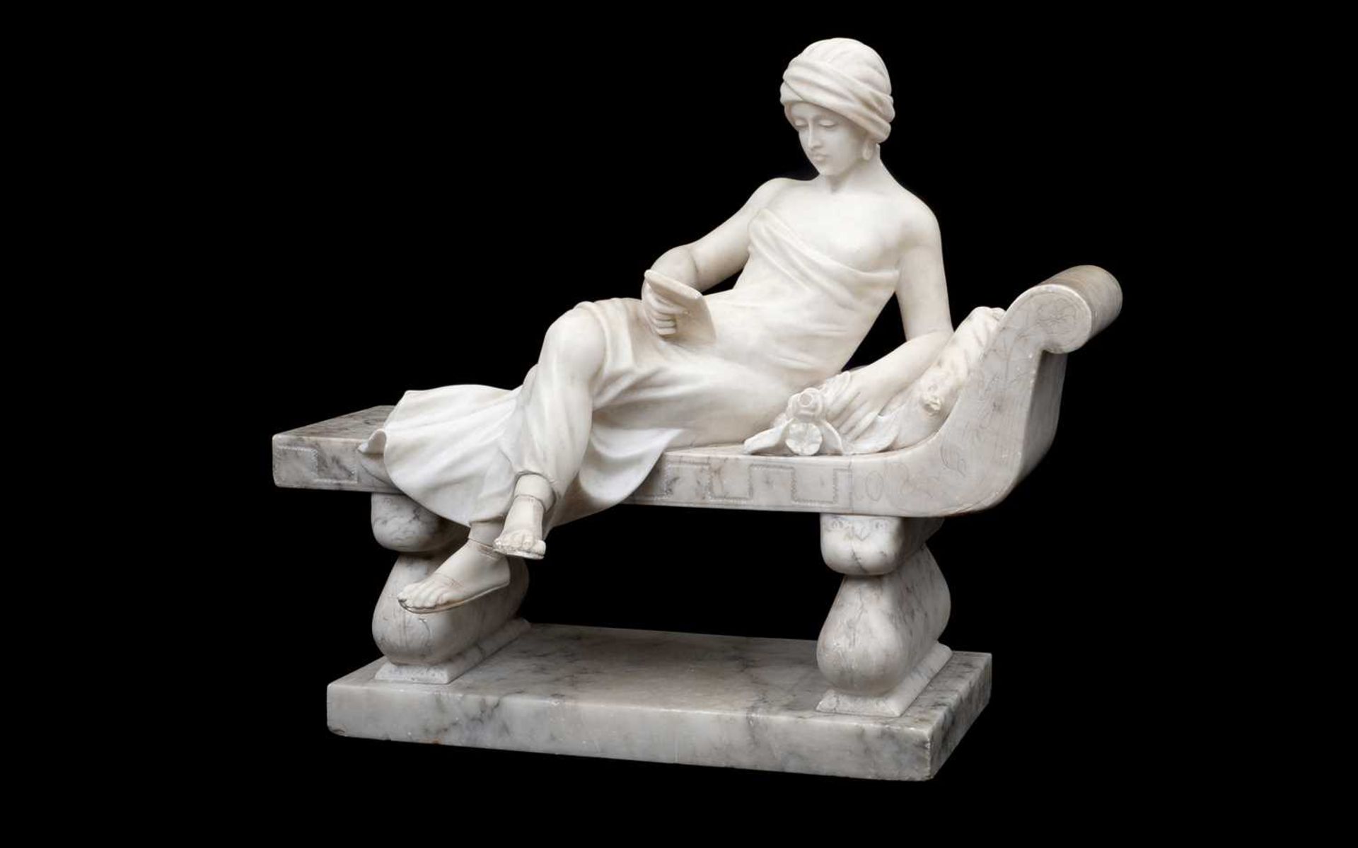 A LATE 19TH CENTURY ITALIAN ALABASTER FIGURE OF A RECLINING MAIDEN - Image 2 of 4