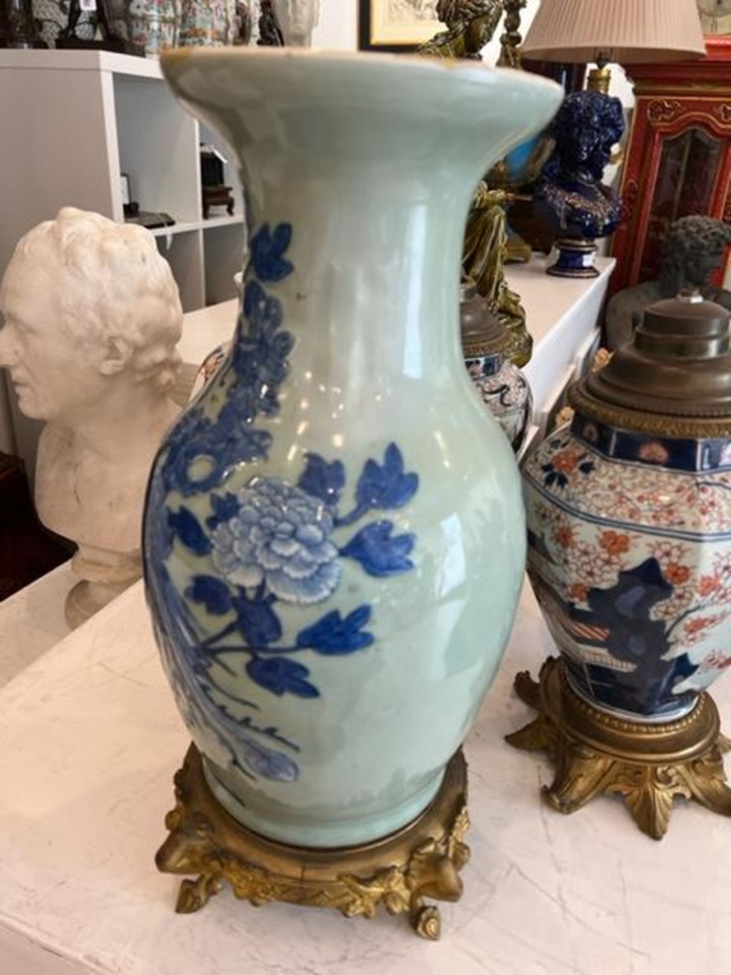 A 19TH CENTURY CHINESE QING PERIOD CELADON AND BLUE PORCELAIN AND ORMOLU VASE - Image 8 of 15