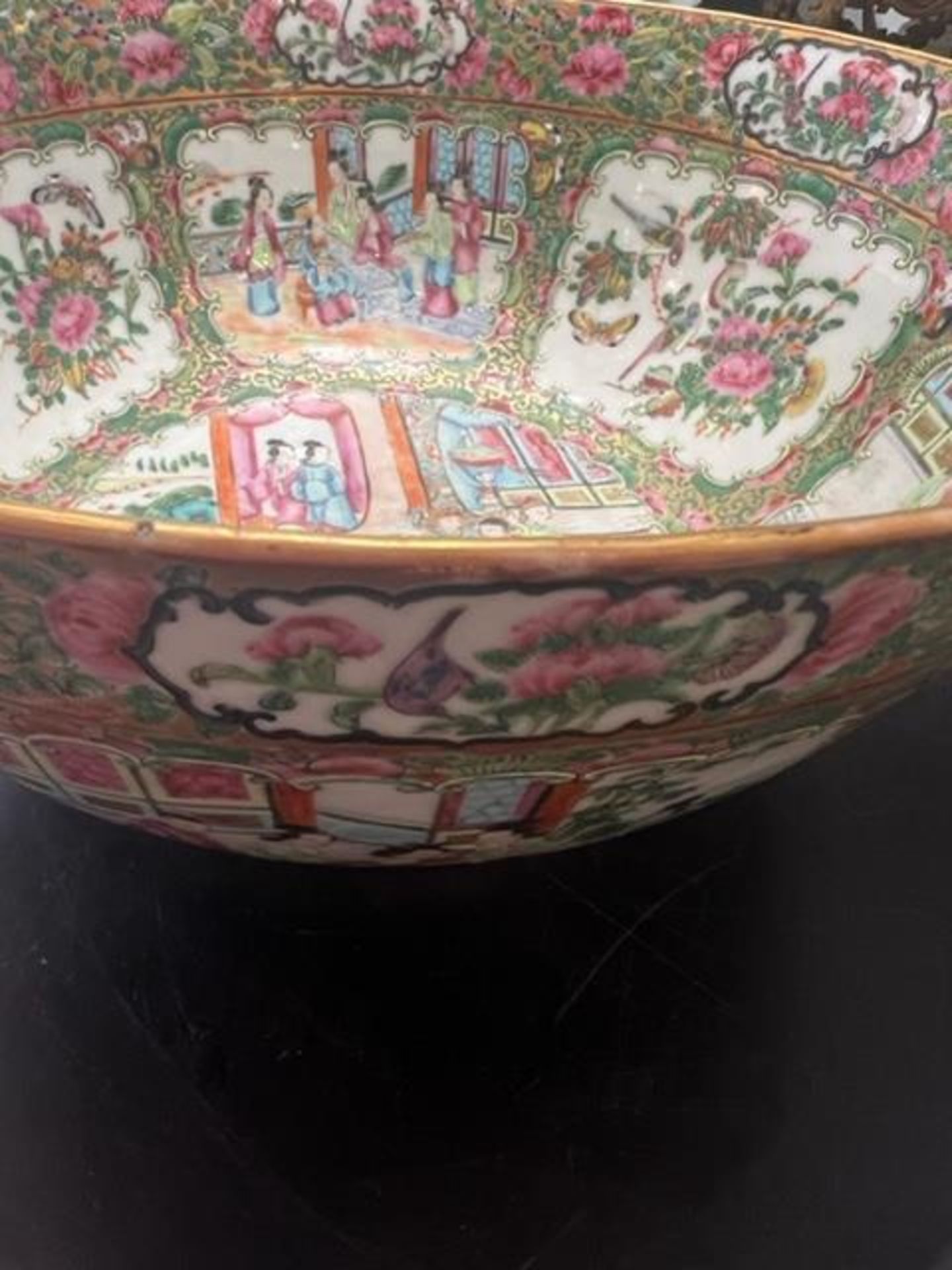 A LARGE LATE 19TH CENTURY CHINESE CANTON PORCELAIN BOWL - Image 14 of 20