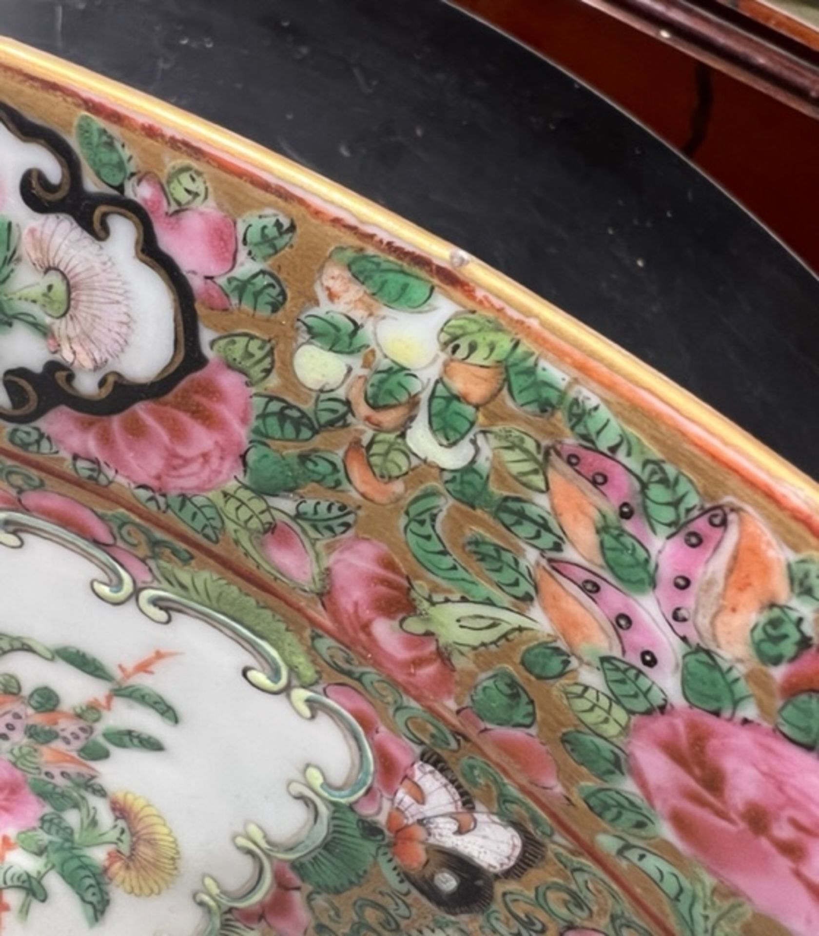 A LARGE LATE 19TH CENTURY CHINESE CANTON PORCELAIN BOWL - Image 15 of 20