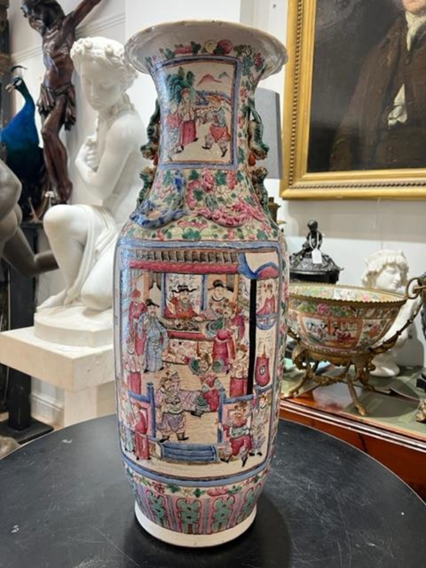 A LARGE LATE 19TH CENTURY CHINESE FAMILLE ROSE PORCELAIN VASE - Image 7 of 18