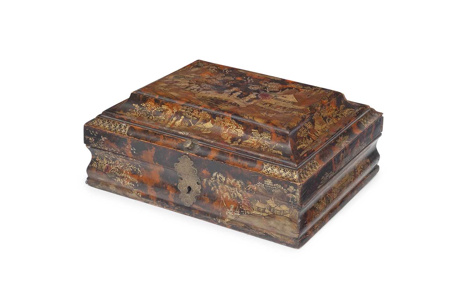 A FINE 18TH CENTURY CHINOISERIE DECORATED AND FAUX TORTOISESHELL PAINTED BOX - Image 4 of 4