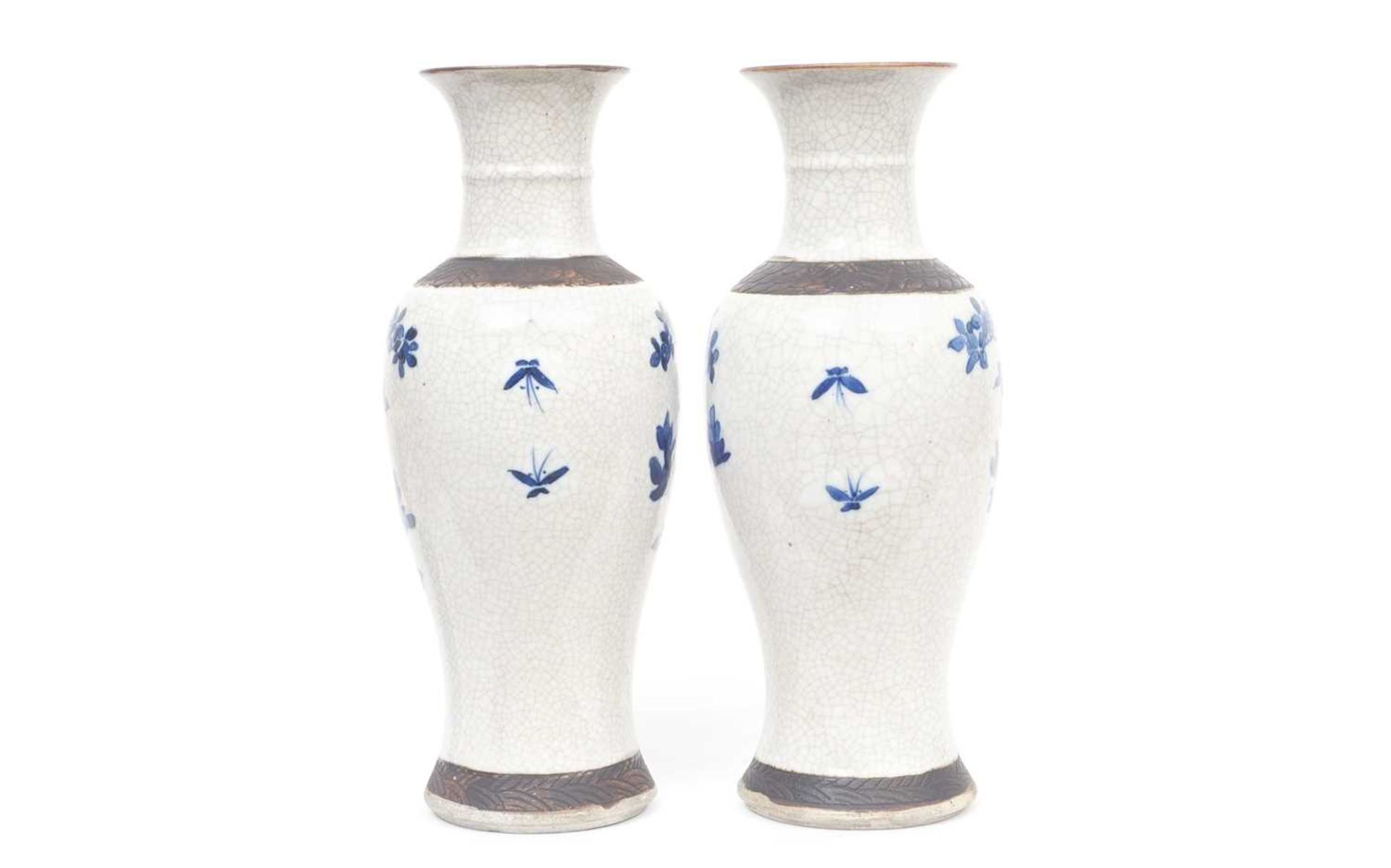 A PAIR OF EARLY 20TH CENTURY CHINESE BLUE AND WHITE PORCELAIN VASES - Image 2 of 11
