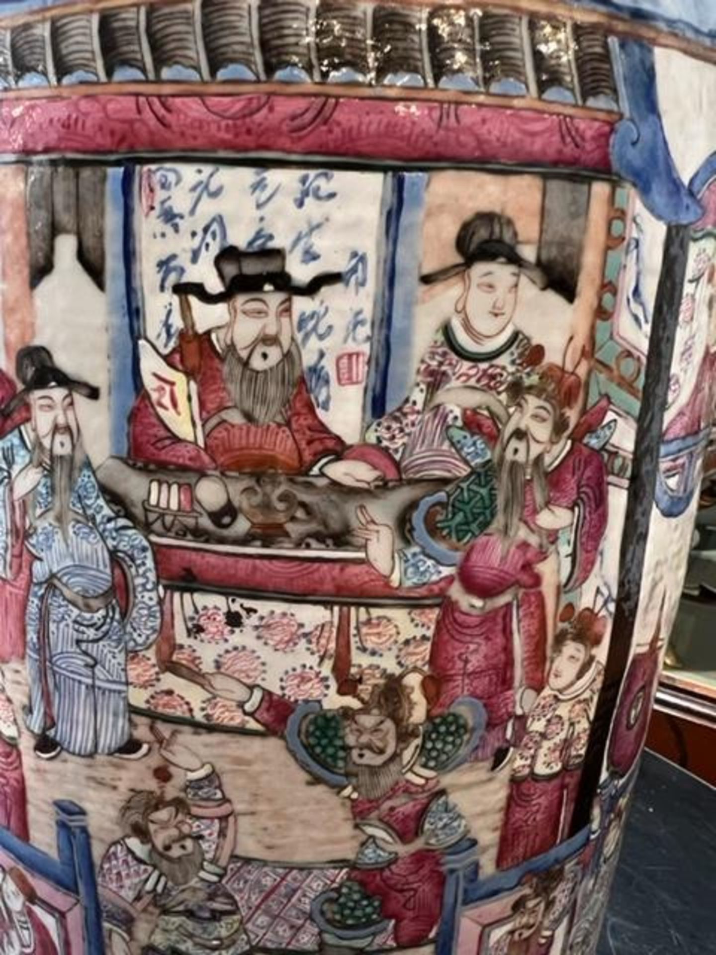 A LARGE LATE 19TH CENTURY CHINESE FAMILLE ROSE PORCELAIN VASE - Image 8 of 18