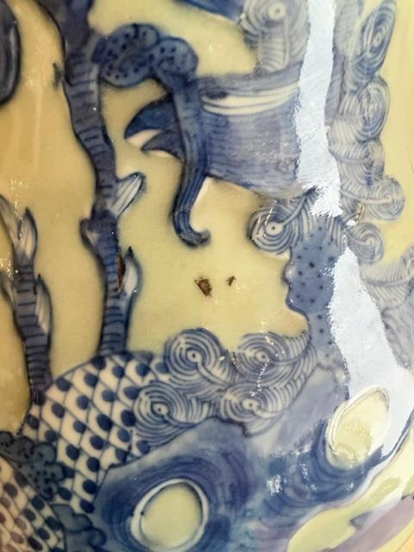 A 19TH CENTURY CHINESE QING PERIOD CELADON AND BLUE PORCELAIN AND ORMOLU VASE - Image 13 of 15