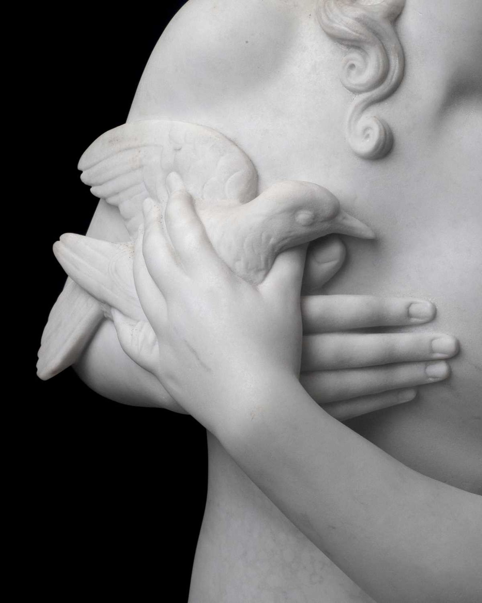 A LARGE LATE 19TH CENTURY ITALIAN MARBLE FIGURE OF A GIRL HOLDING A BIRD BY ROMANELLI - Image 9 of 9