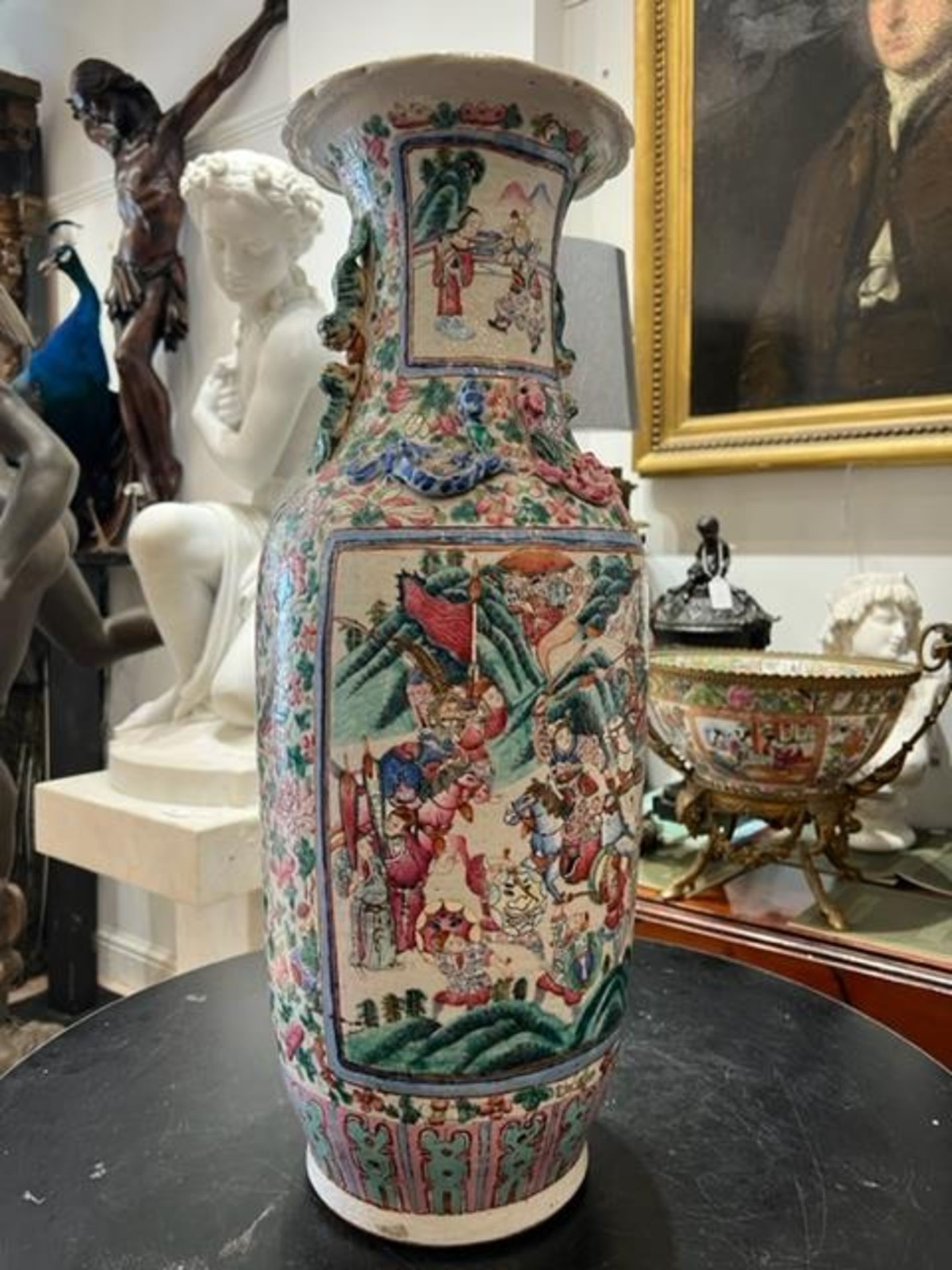 A LARGE LATE 19TH CENTURY CHINESE FAMILLE ROSE PORCELAIN VASE - Image 12 of 18