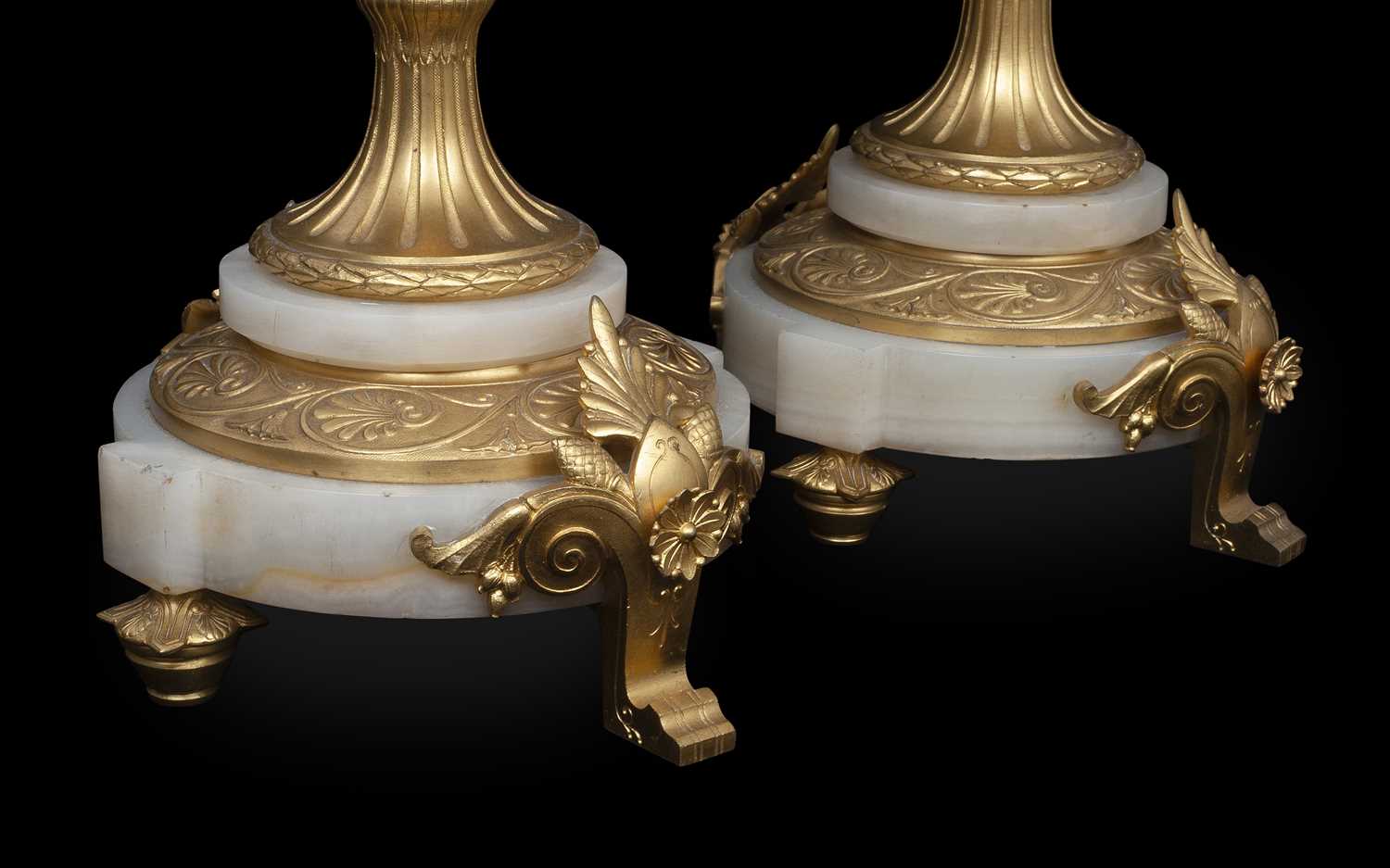 A FINE PAIR OF LATE 19TH CENTURY FRENCH GILT BRONZE AND ALGERIAN ONYX CANDELABRA - Image 4 of 4