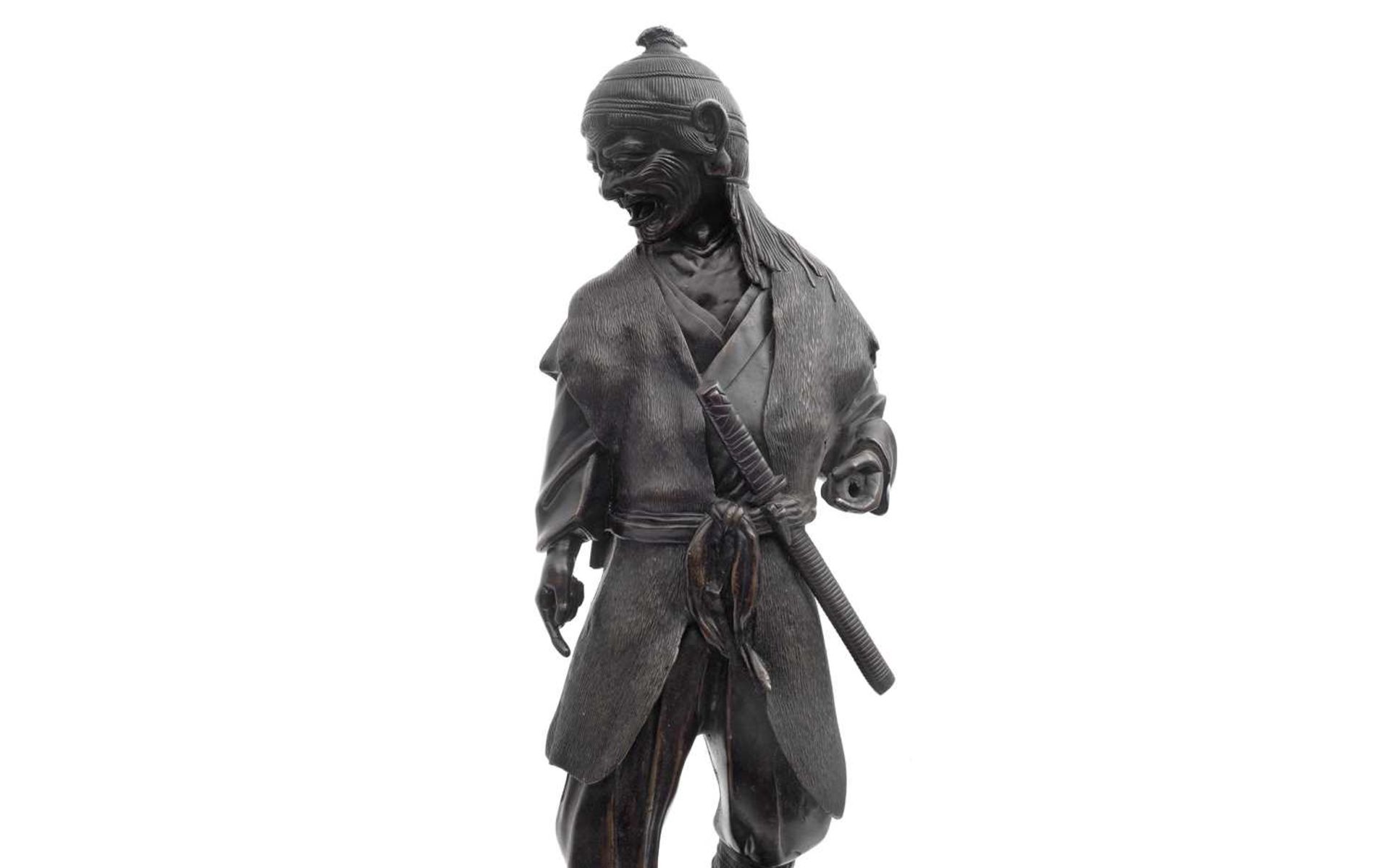 A LARGE 19TH CENTURY JAPANESE MEIJI PERIOD BRONZE FIGURE - Image 2 of 6