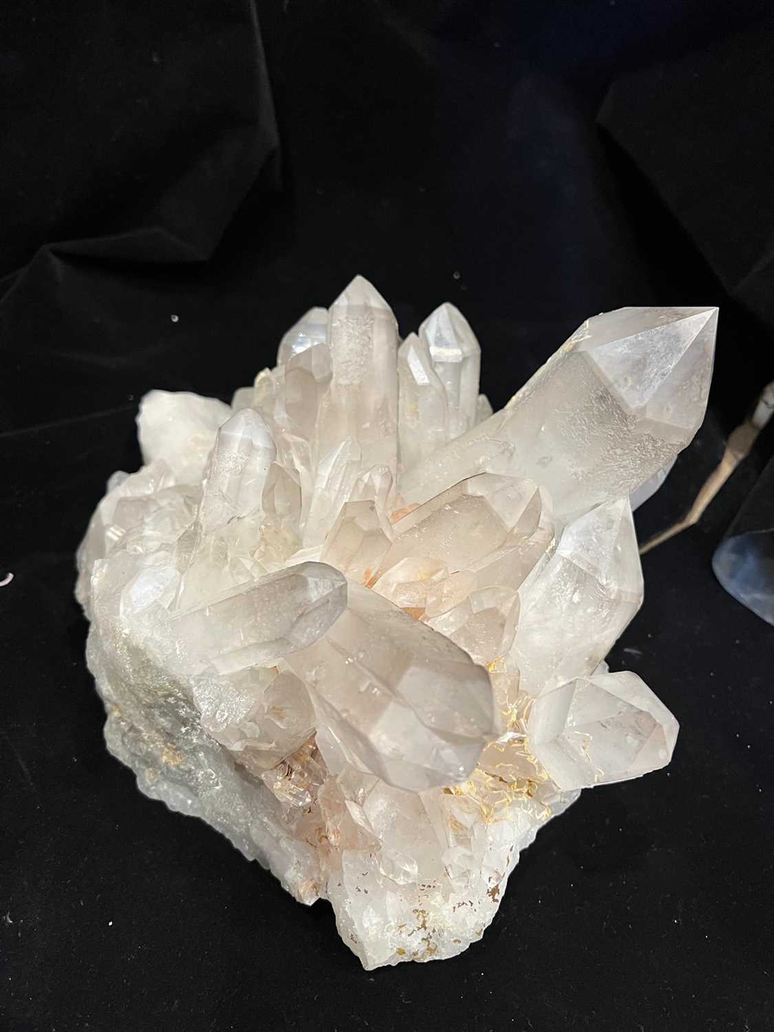 A QUARTZ GEODE SPECIMEN - Image 6 of 6