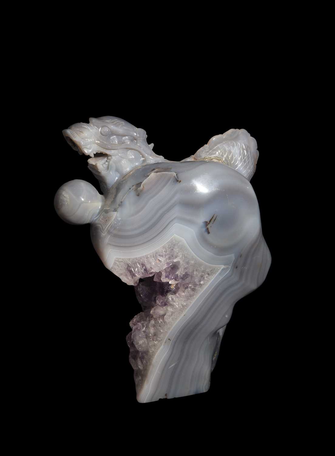 AN AGATE AND AMETHYST GEODE CARVED AS A DRAGON - Image 2 of 2