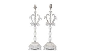 A PAIR OF 1930'S ITALIAN CUT GLASS AND SILVERED TABLE LAMPS