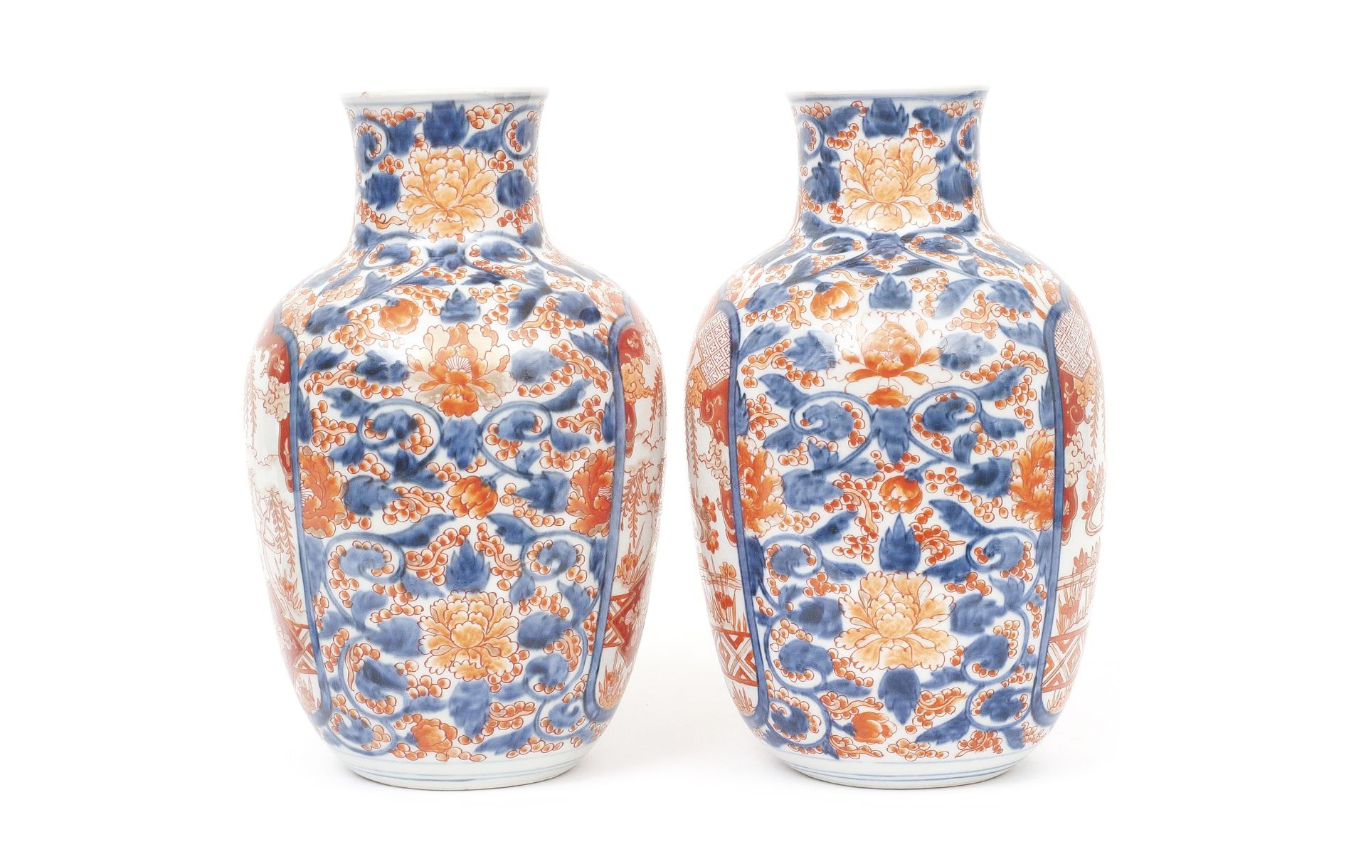 A PAIR OF 19TH CENTURY JAPANESE IMARI PORCELAIN VASES - Image 2 of 2