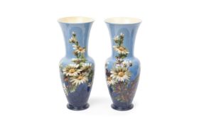 A PAIR OF 19TH CENTURY LEEDS POTTERY VASES DECORATED WITH DAISIES