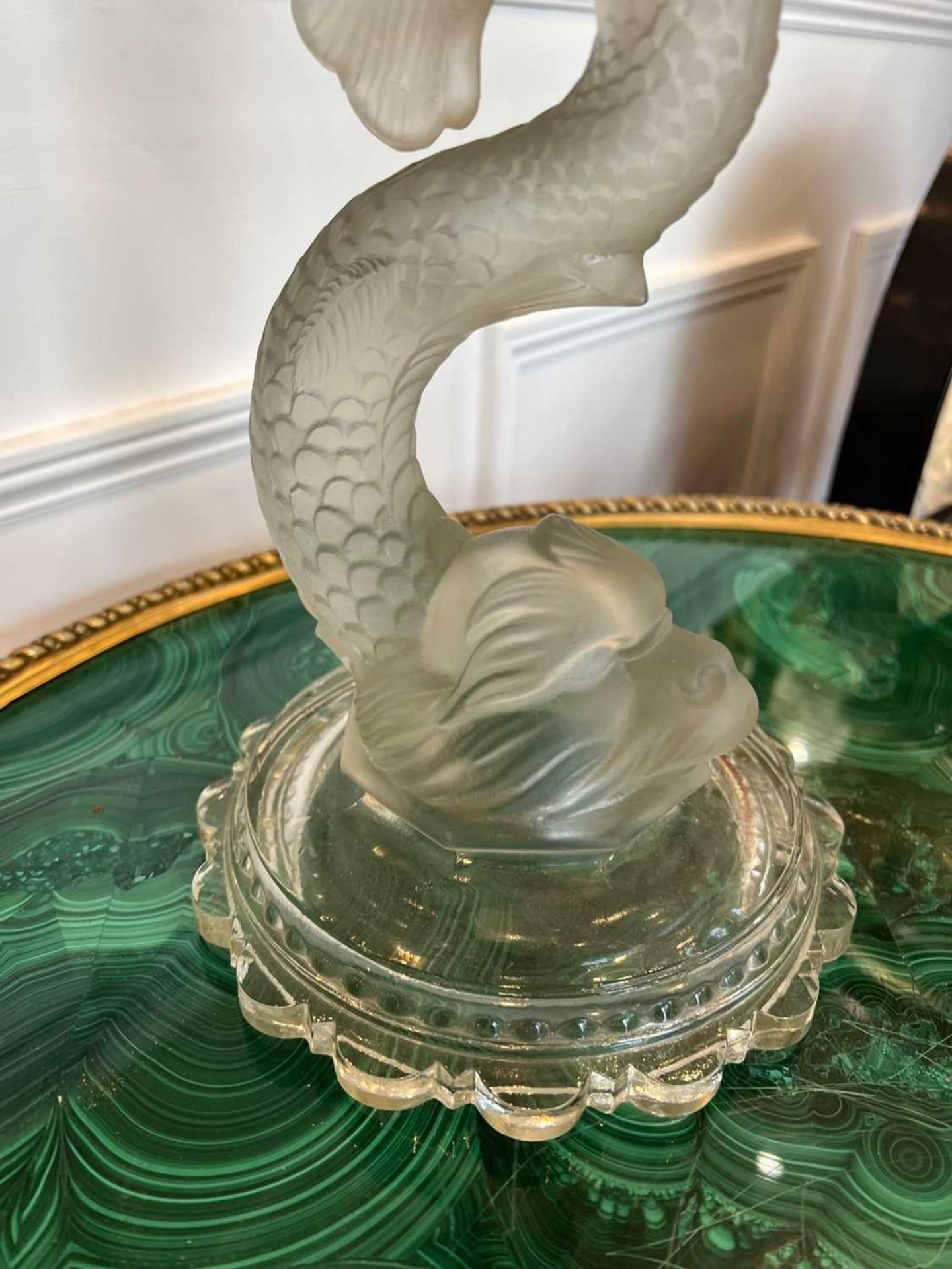 A PAIR OF BACCARAT STYLE GLASS DOLPHIN TAZZAS - Bild 2 aus 6