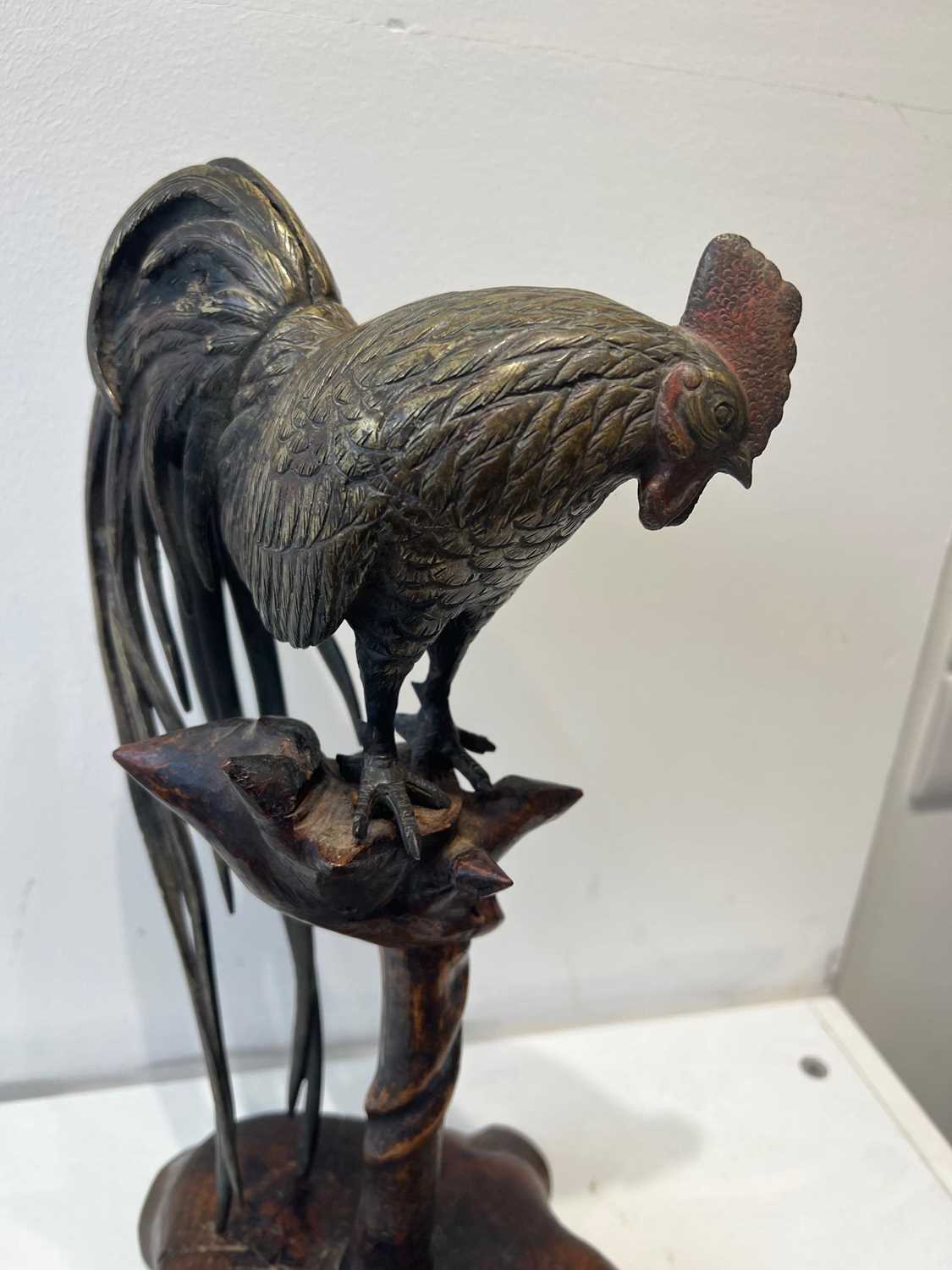 A MEIJI PERIOD JAPANESE BRONZE COCKEREL ON STAND - Image 5 of 14