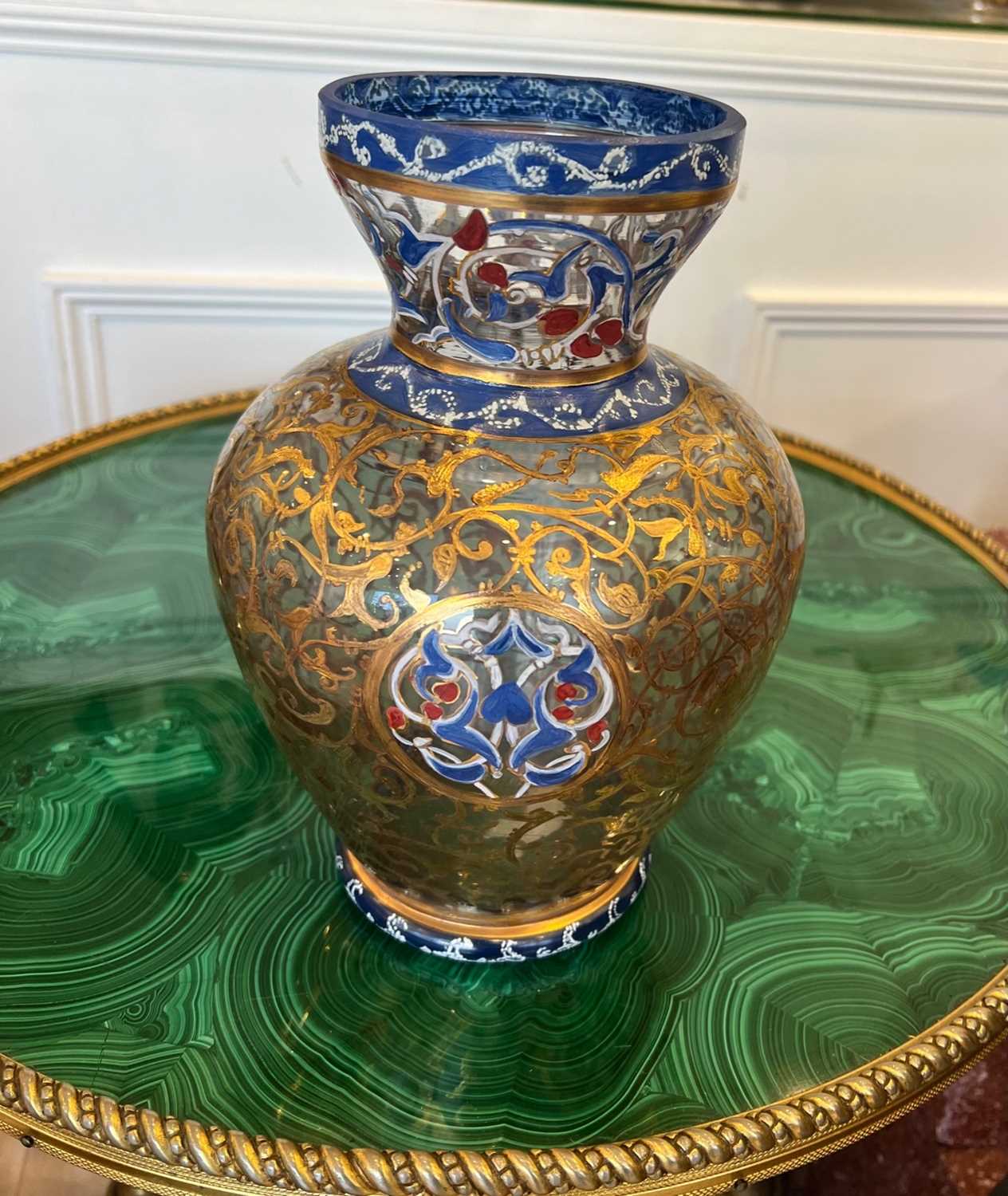 A PERSIAN STYLE PAINTED AND GILT DECORATED GLASS VASE - Image 2 of 8