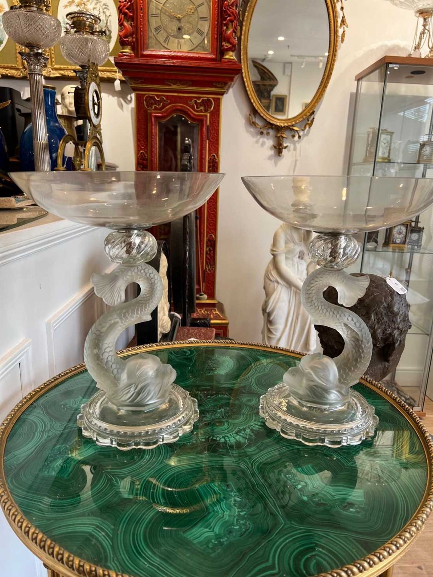 A PAIR OF BACCARAT STYLE GLASS DOLPHIN TAZZAS - Bild 5 aus 6