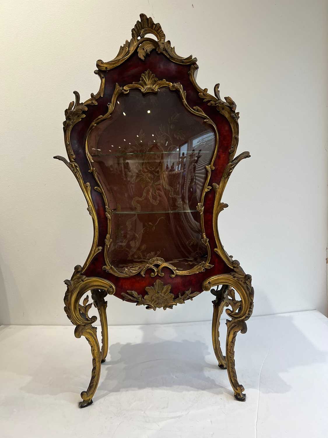 A 19TH CENTURY FRENCH TORTOISESHELL MOUNTED TABLE CABINET - Image 2 of 6