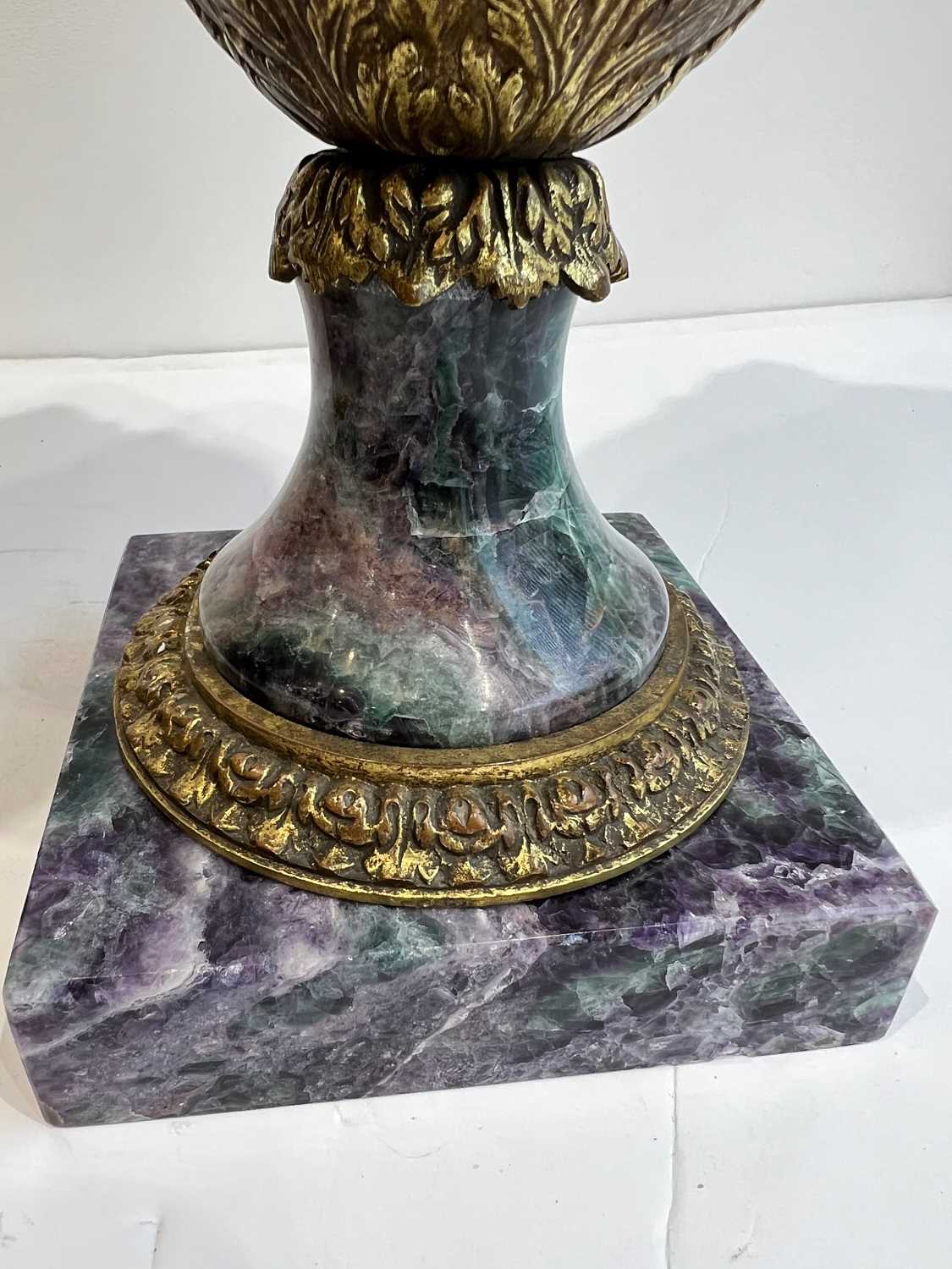 A PAIR OF LOUIS XVI STYLE AMETHYST QUARTZ AND ORMOLU MOUNTED URNS - Image 11 of 13