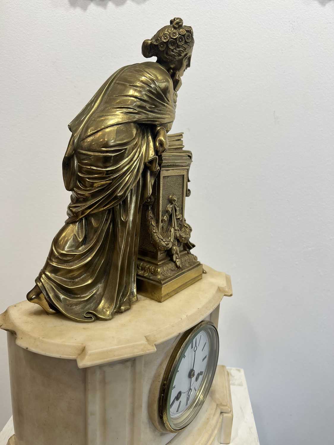 RAINGO FRERES: A MID 19TH CENTURY GILT BRONZE MANTEL CLOCK - Image 6 of 6