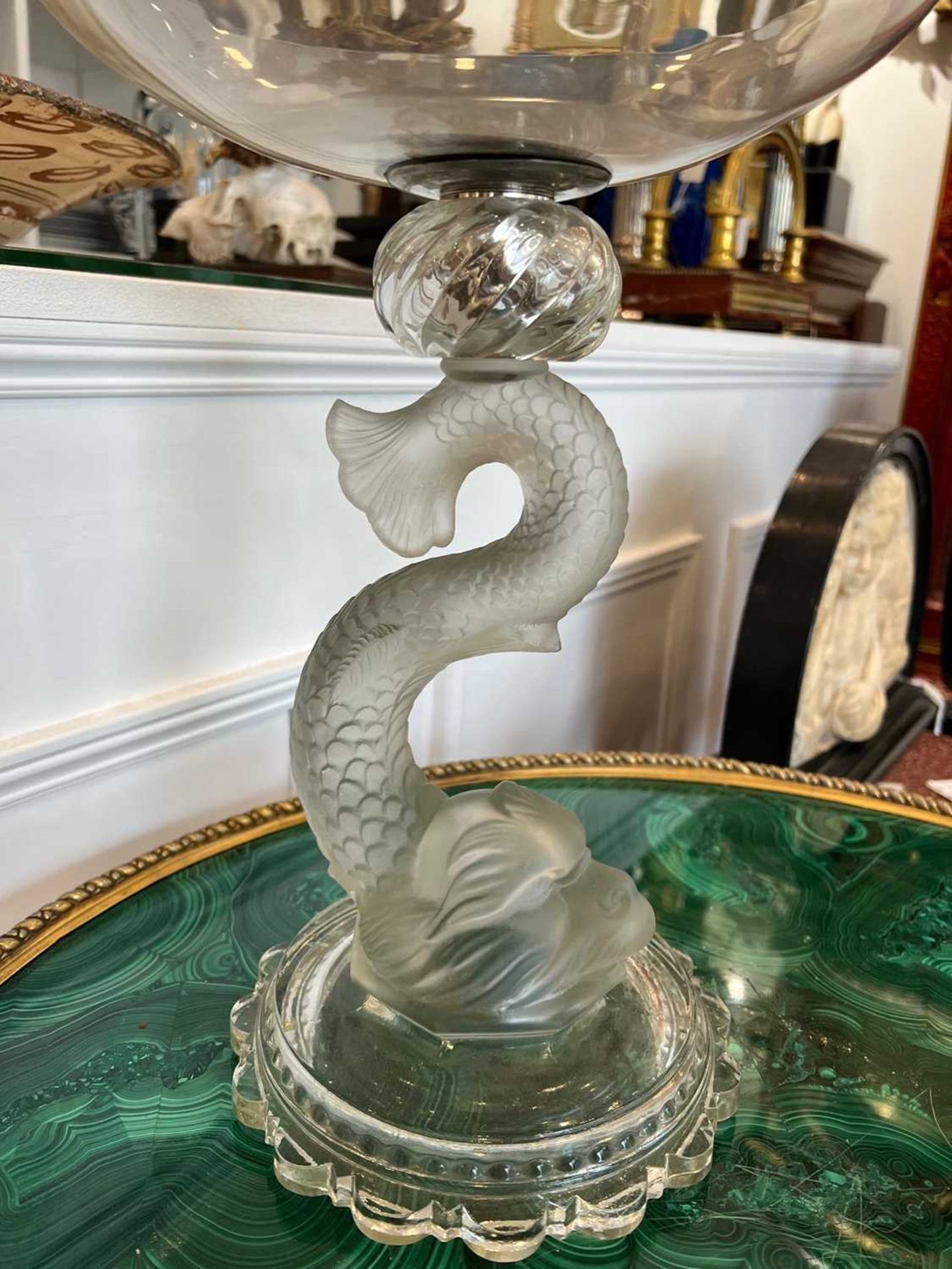 A PAIR OF BACCARAT STYLE GLASS DOLPHIN TAZZAS - Bild 4 aus 6