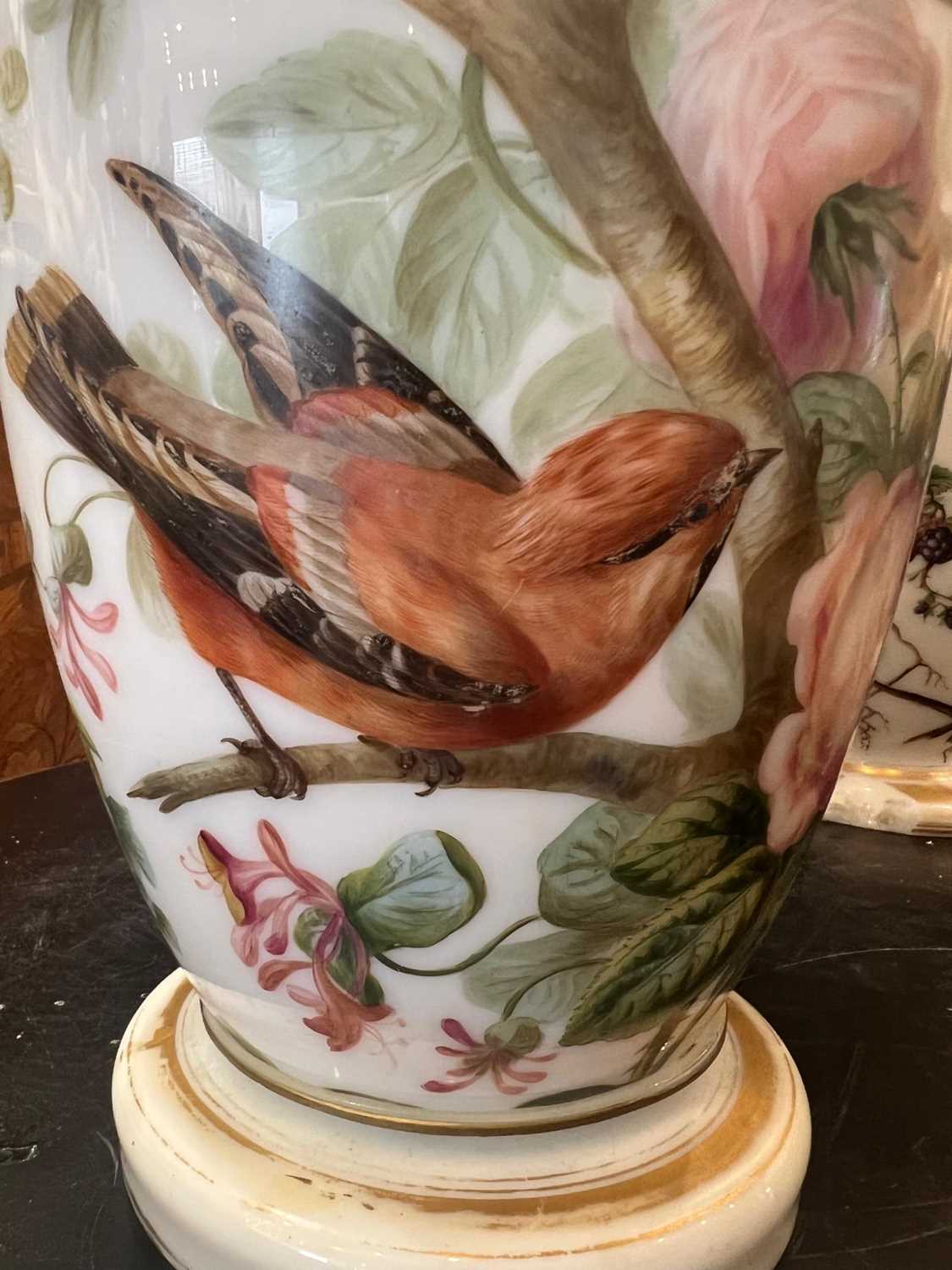 ATTRIBUTED TO BACCARAT: A RARE MID 19TH CENTURY OPALINE GLASS VASE DECORATED WITH EXOTIC BIRDS - Image 10 of 12